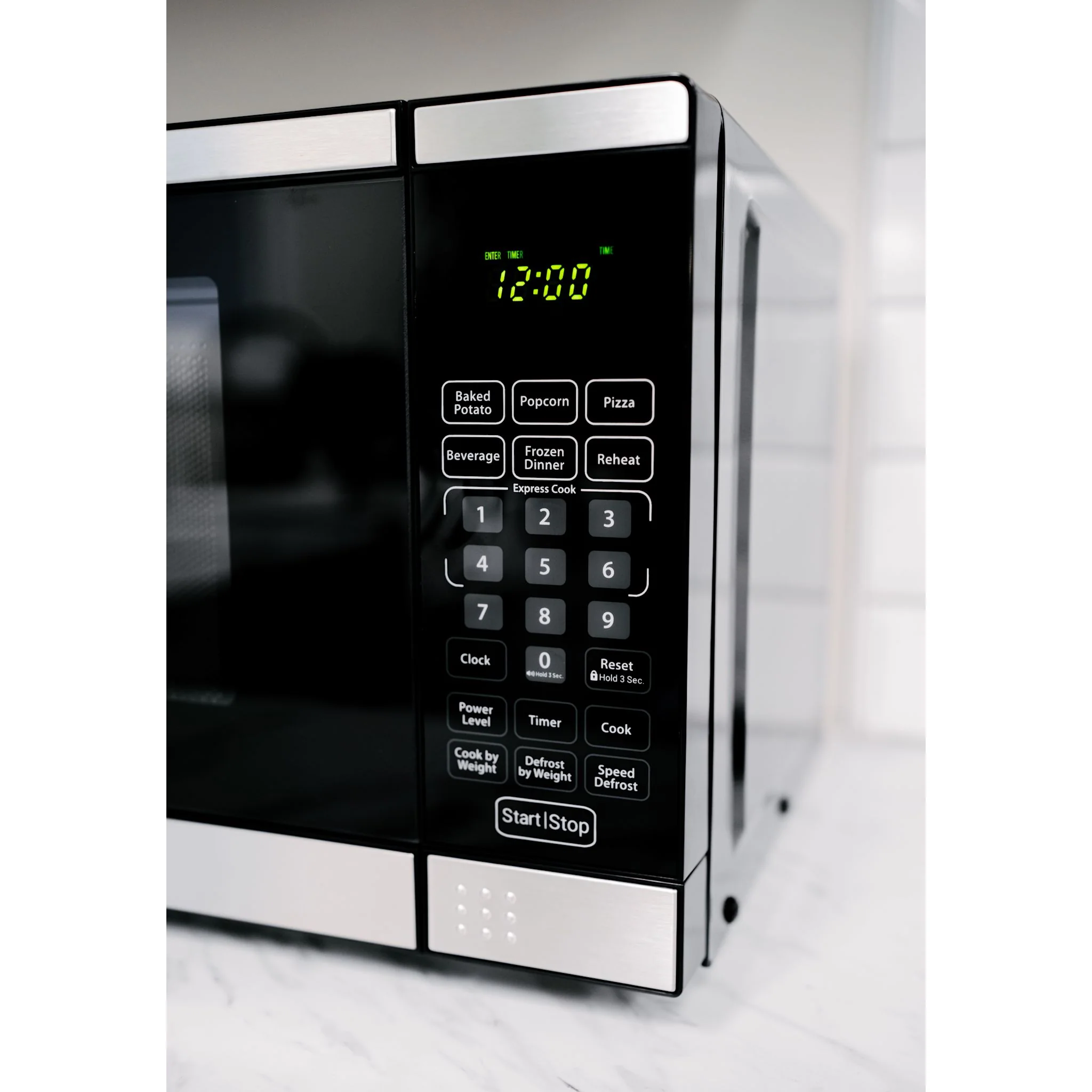 Danby Designer 0.7 cu. ft. Space Saving Under the Cupboard Microwave  -Stainless Steel (DDMW007501G1) - Image 5
