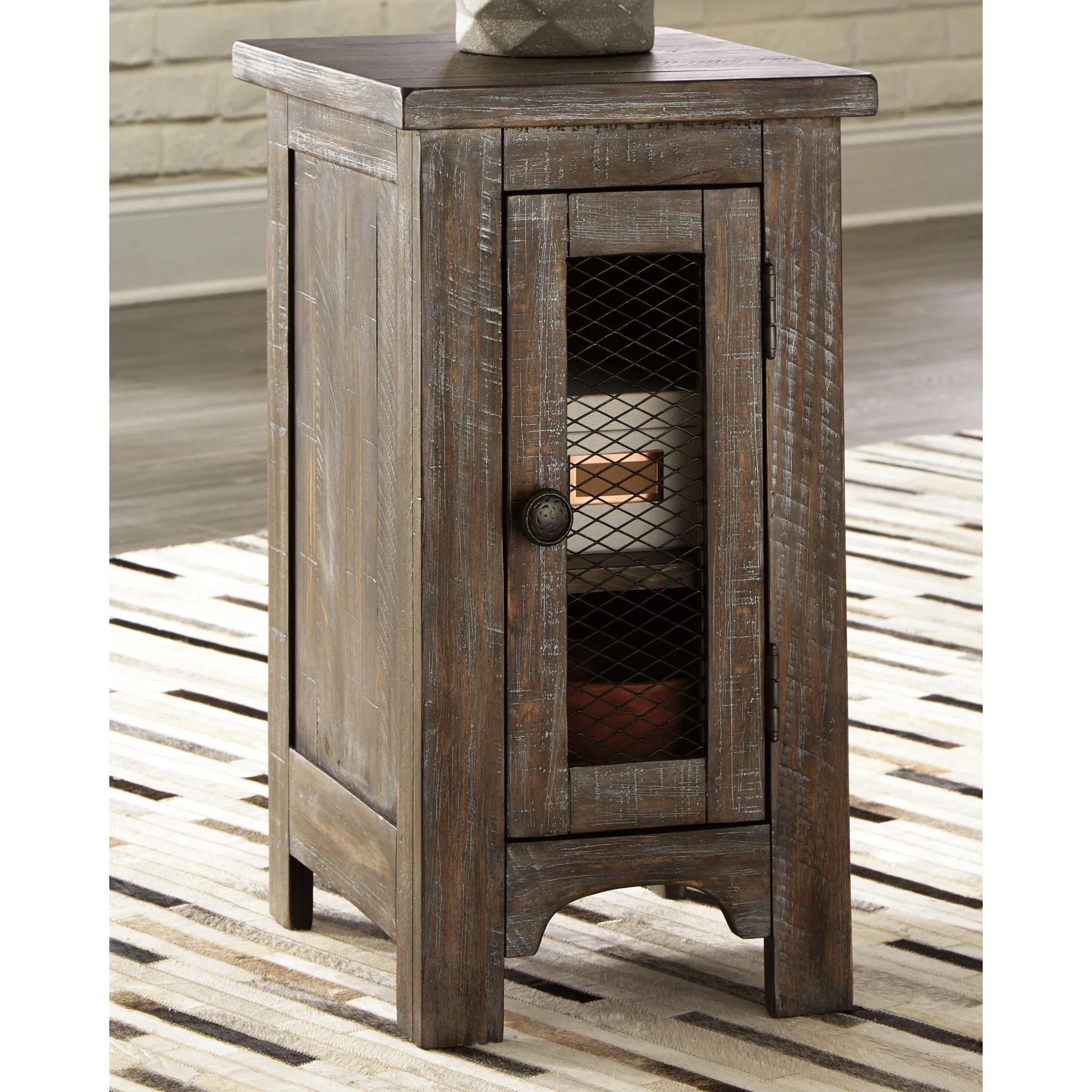 Danell Ridge Chairside End Table - Image 2