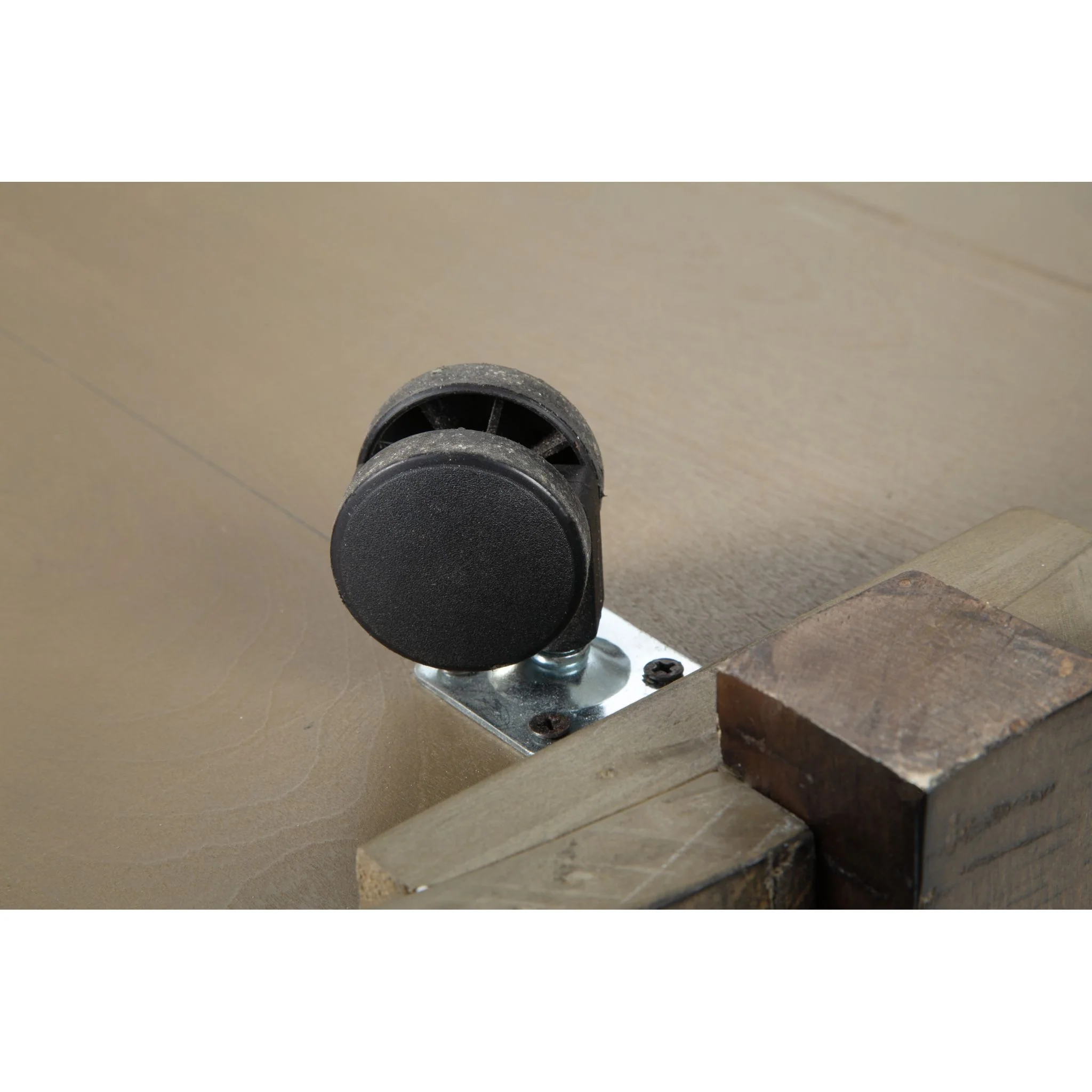 Jessoli Round Cocktail Table - Image 5
