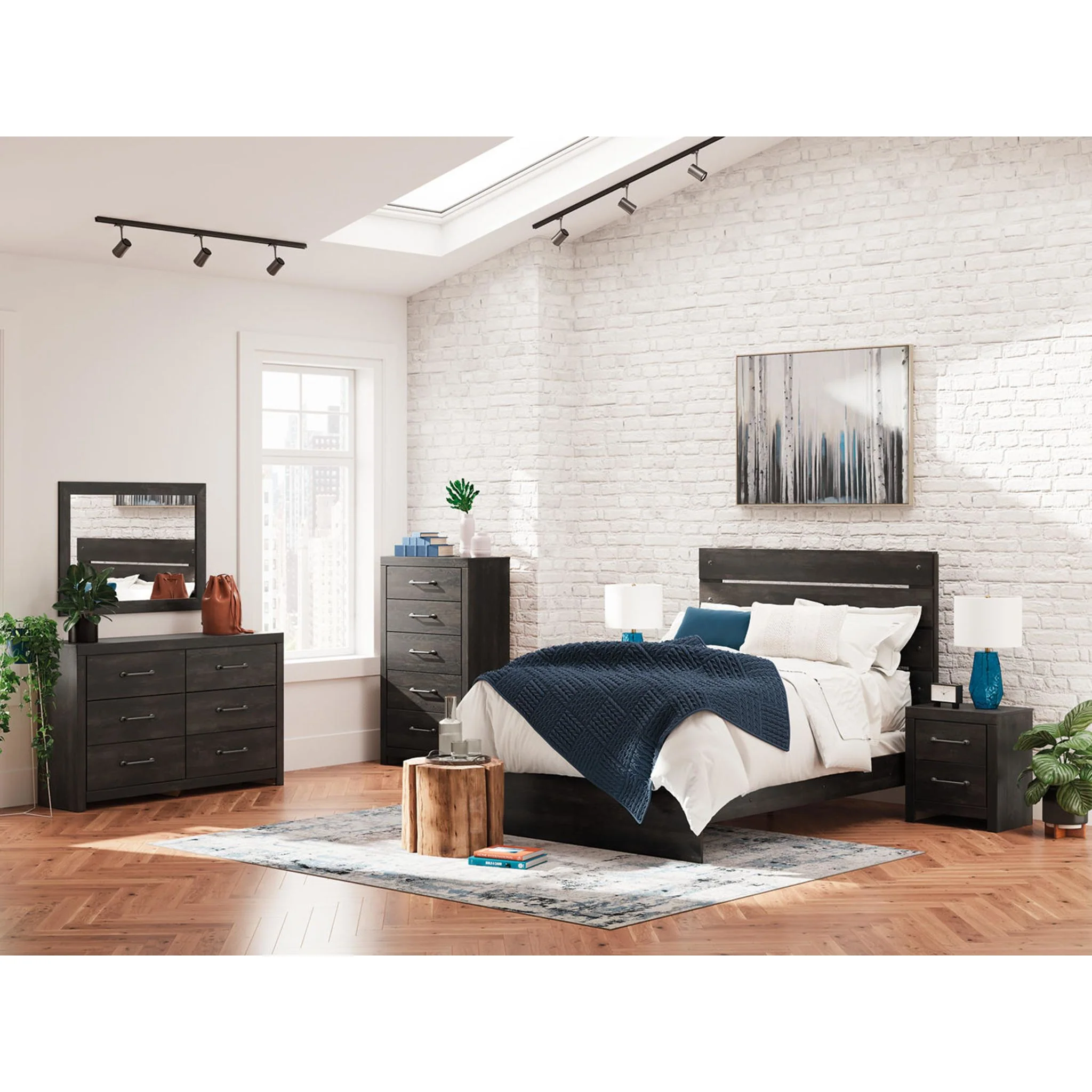 Delmorta Queen Panel Bed - Image 4