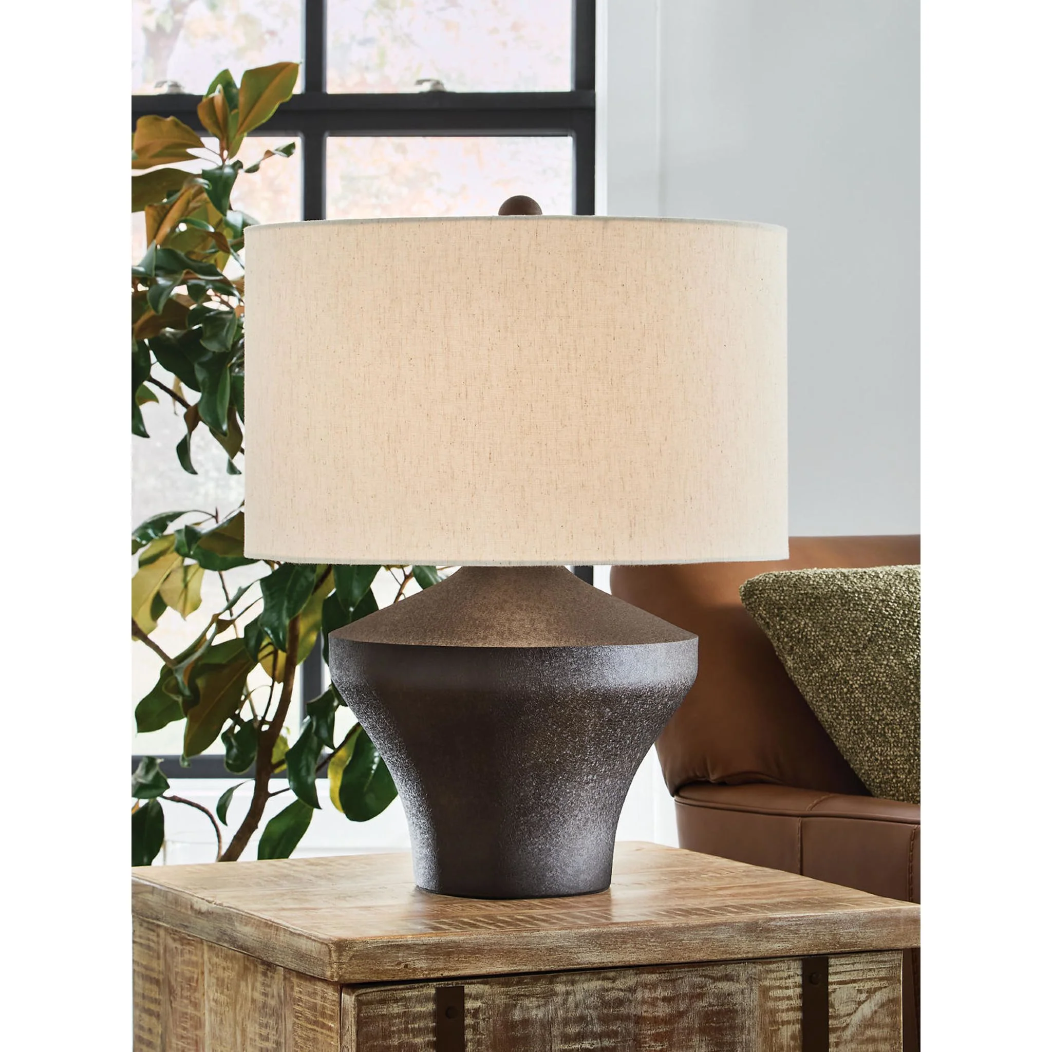 Dolanham Table Lamp - Image 3