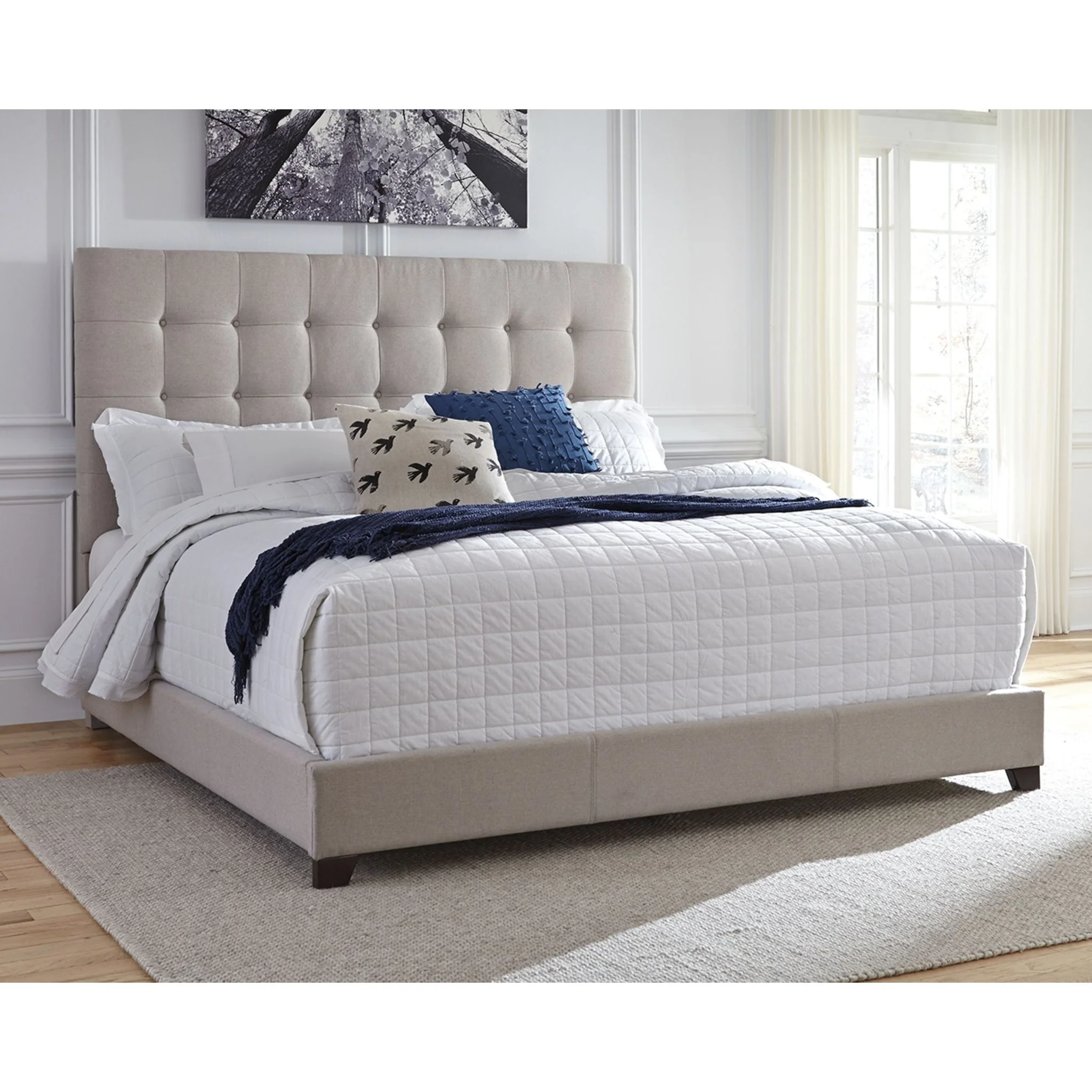 Dolante Upholstered Bed - Image 4