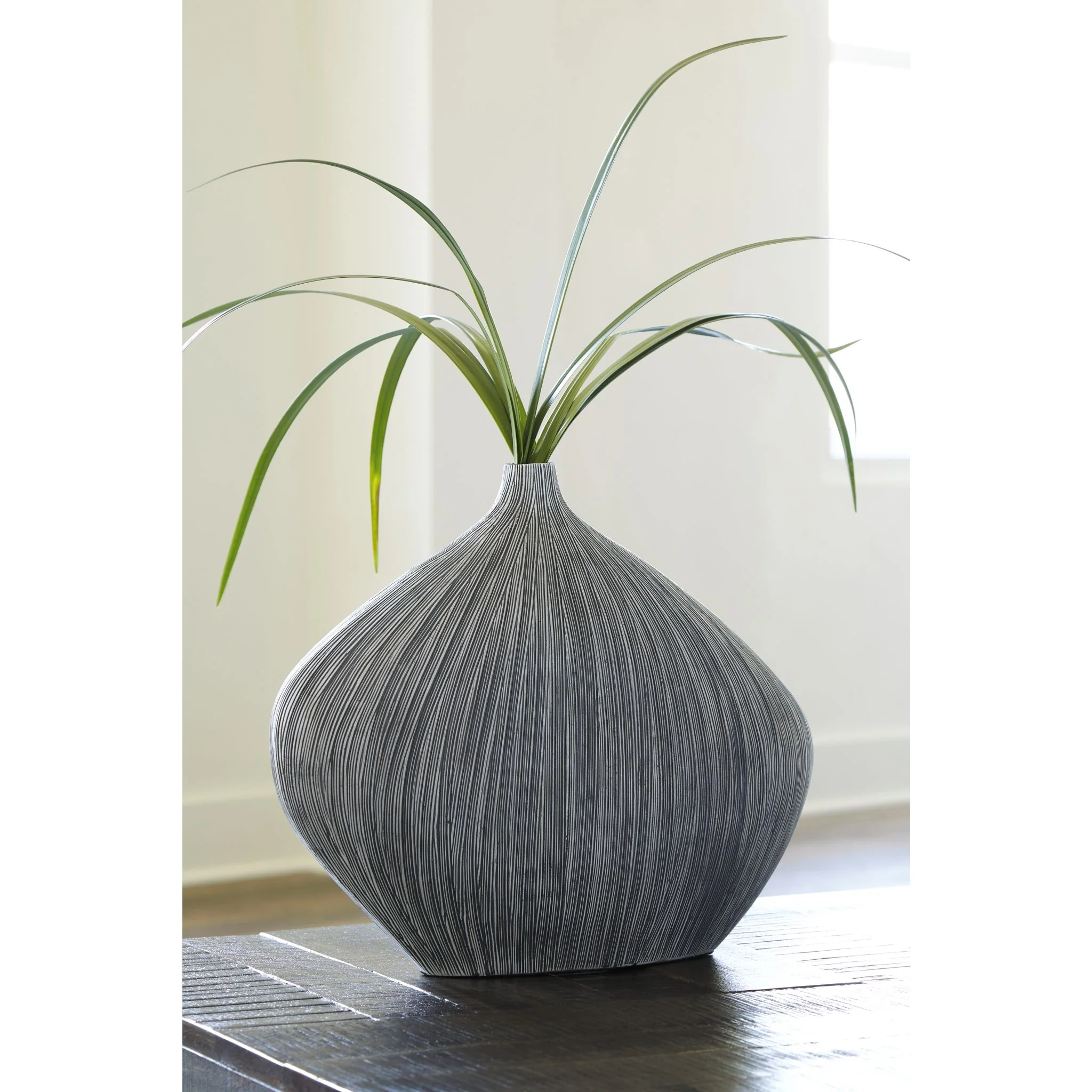 Donya Vase - Image 2