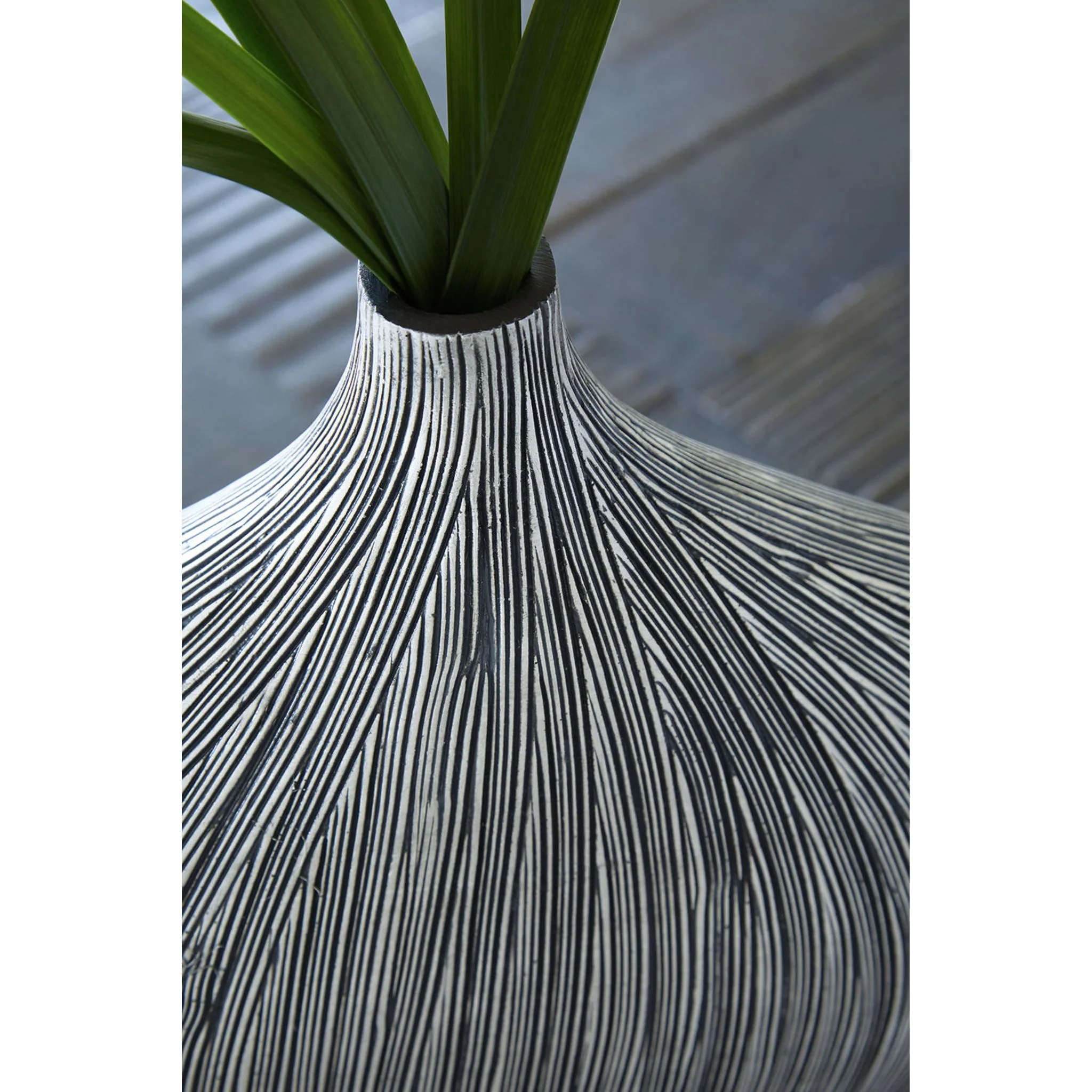 Donya Vase - Image 6
