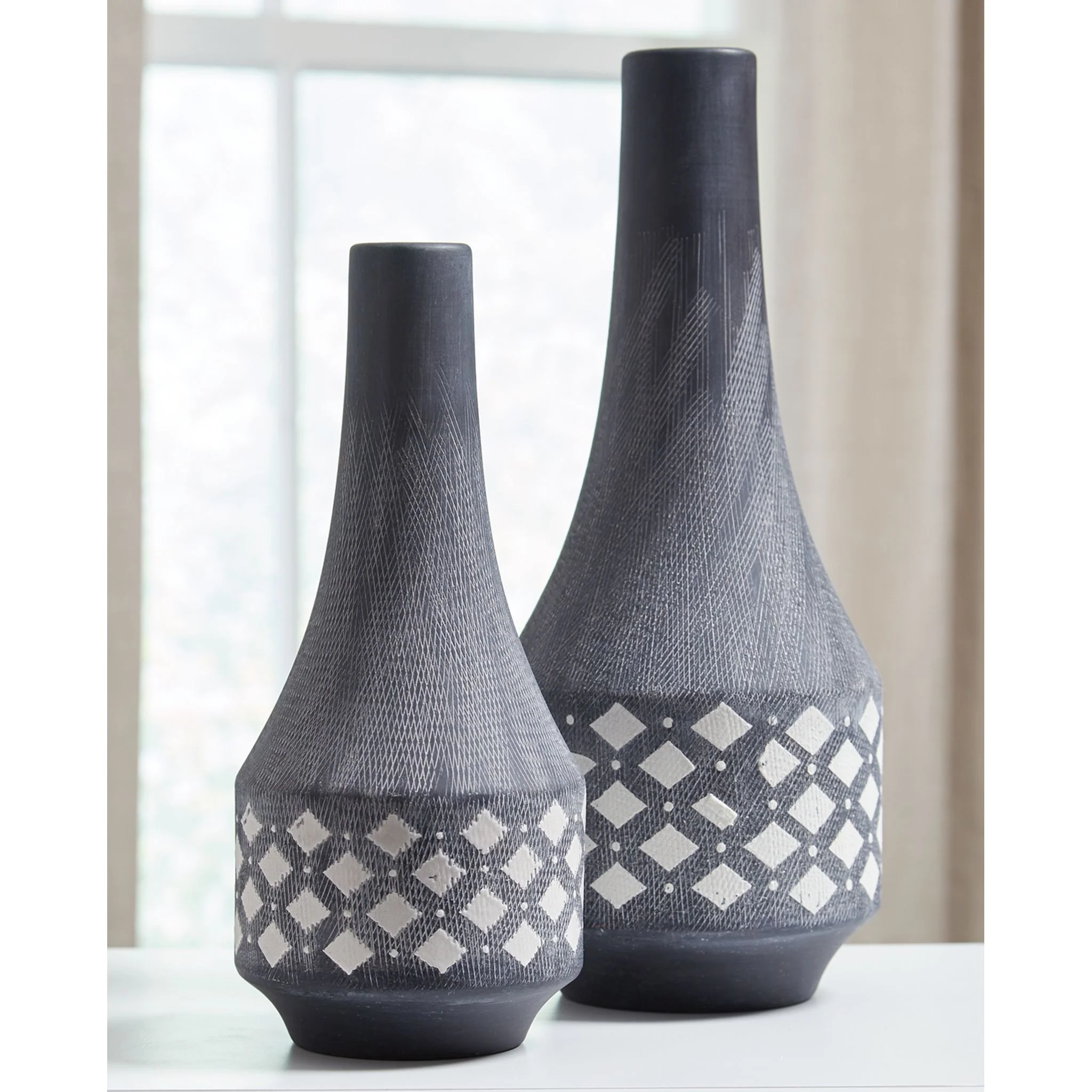 Dornitilla Vase (Set of 2) - Image 2