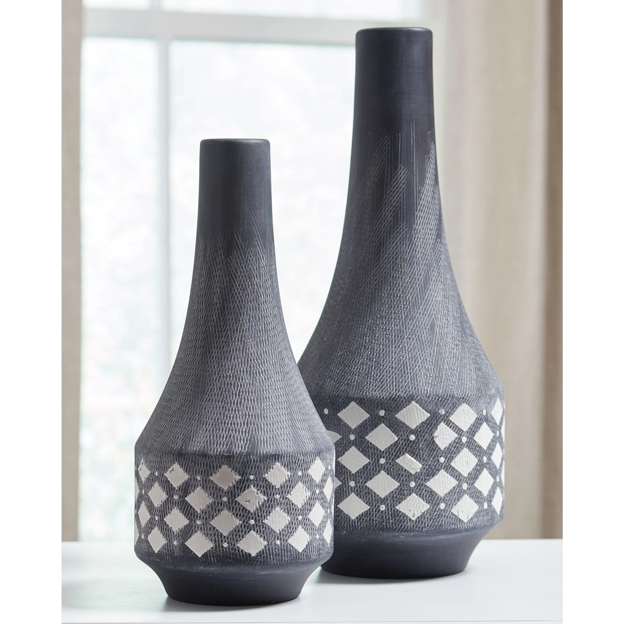 Dornitilla Vase (Set of 2) - Image 3