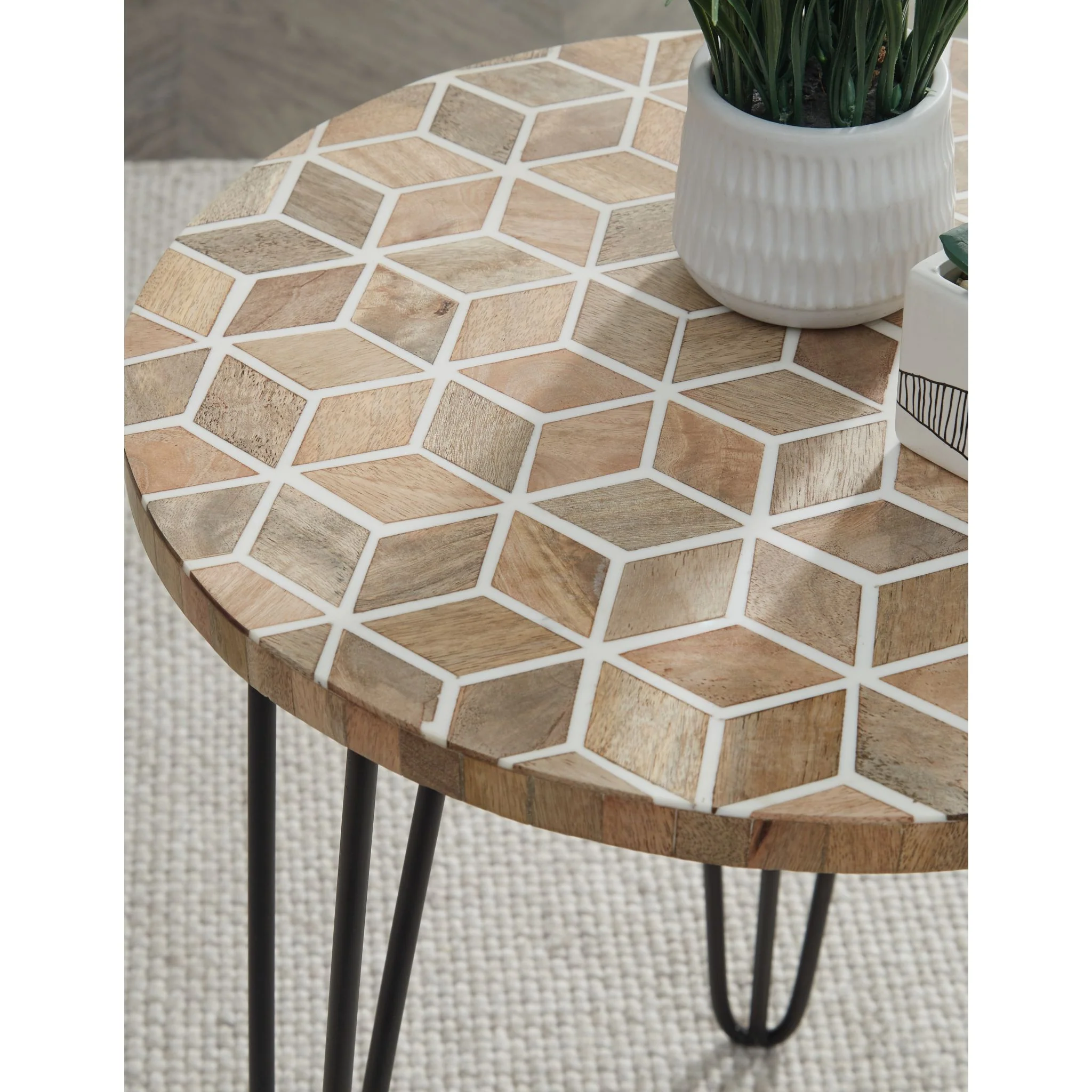 Drovelett Accent Table - Image 4