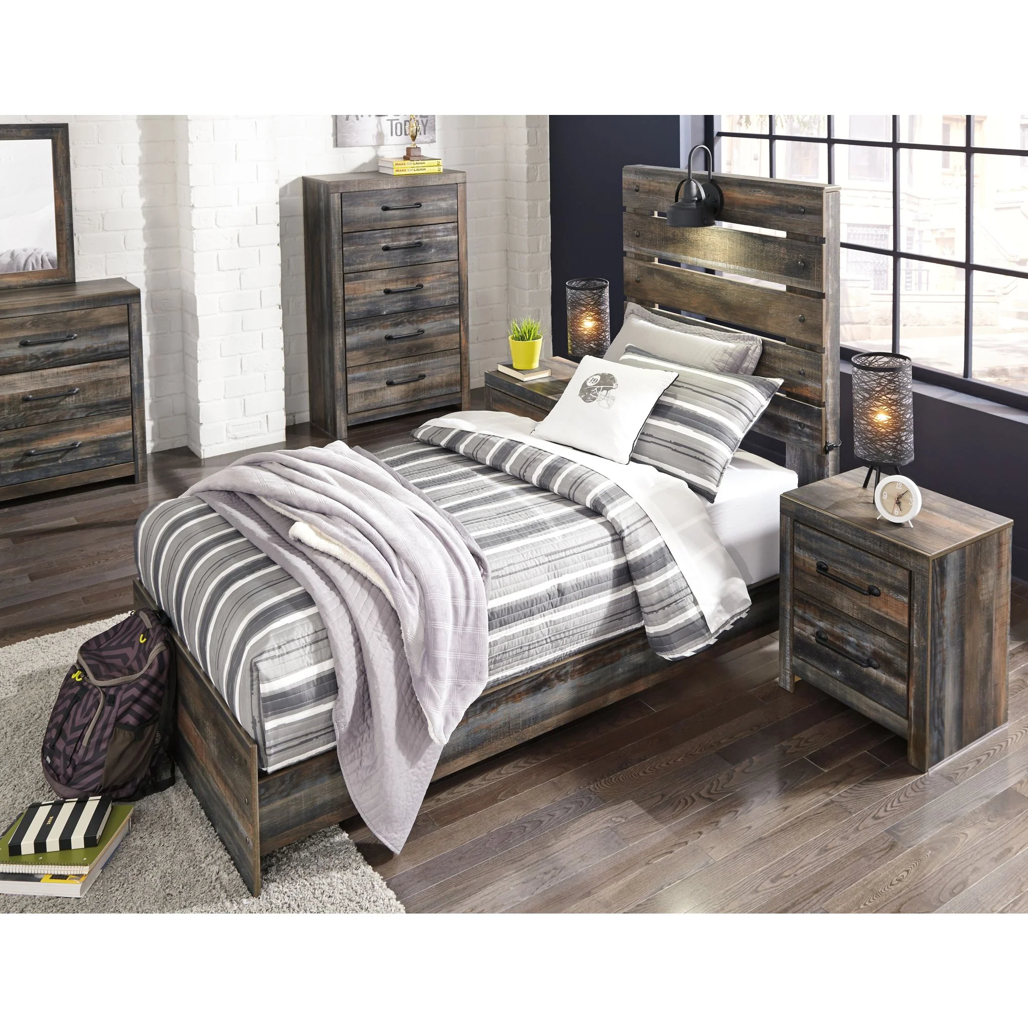 Drystan Panel Bed - Image 5