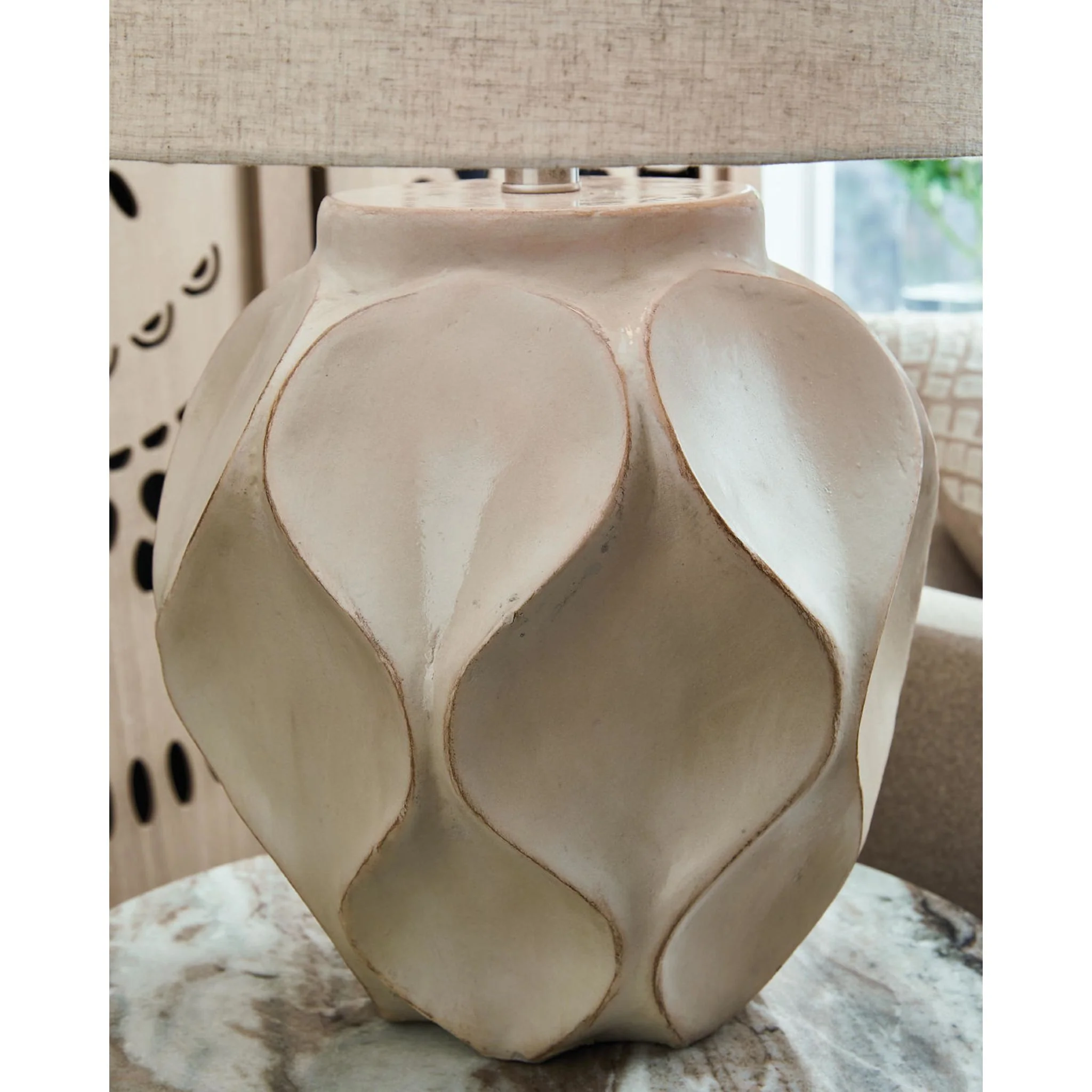 Edselham Table Lamp - Image 4