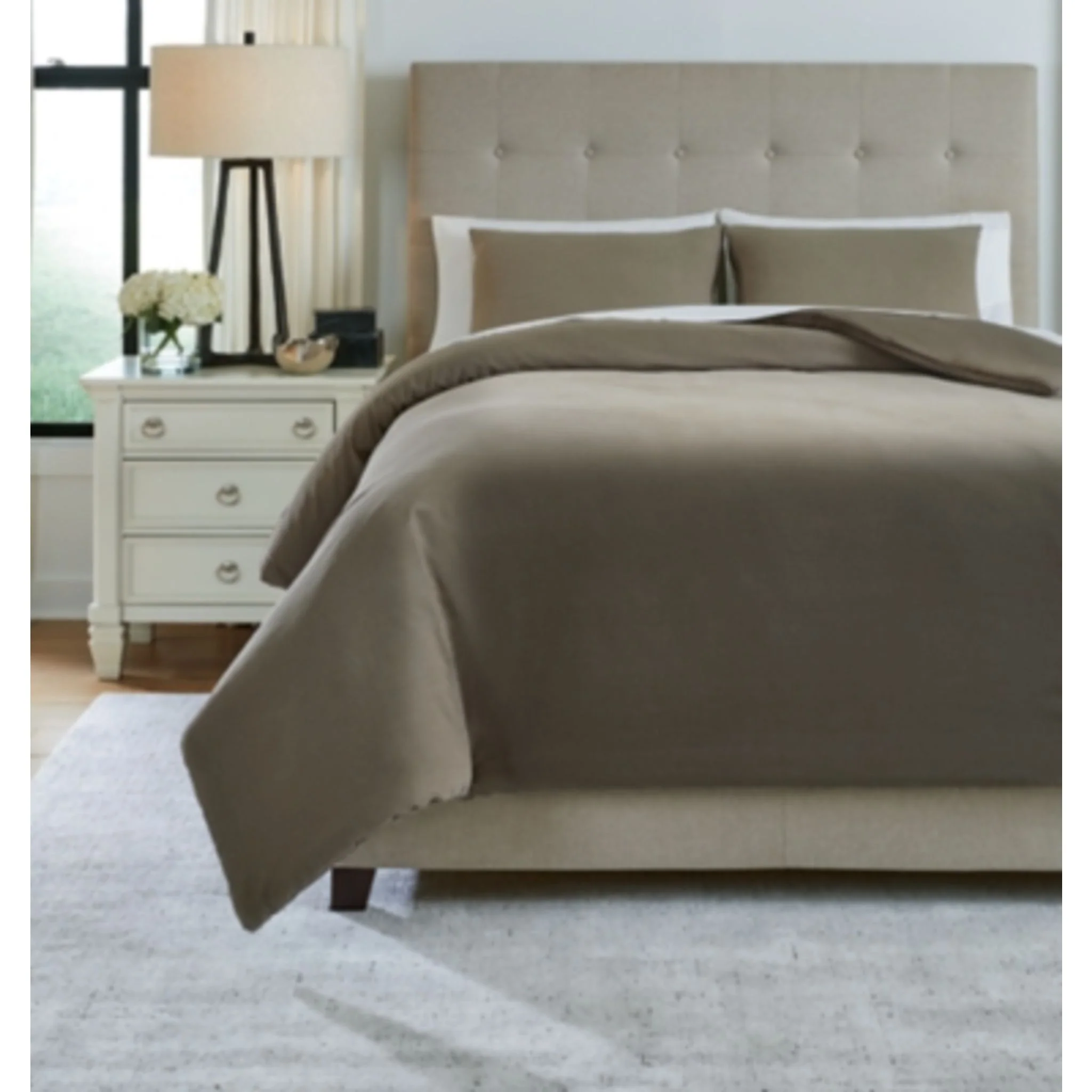 Eilena King Comforter Set - Image 2