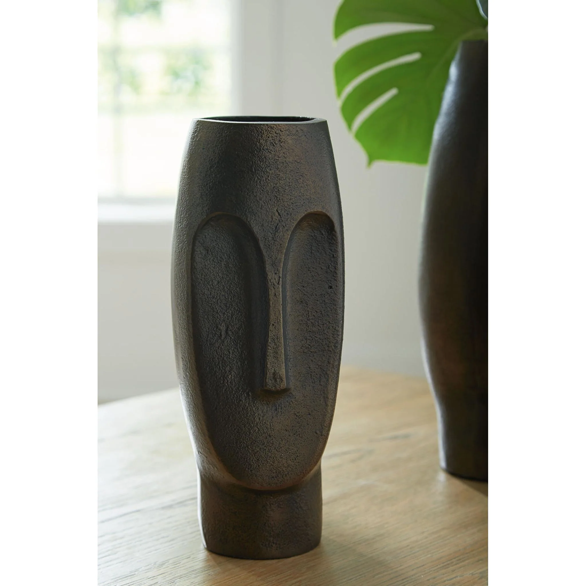 Elanman Vase - Image 2