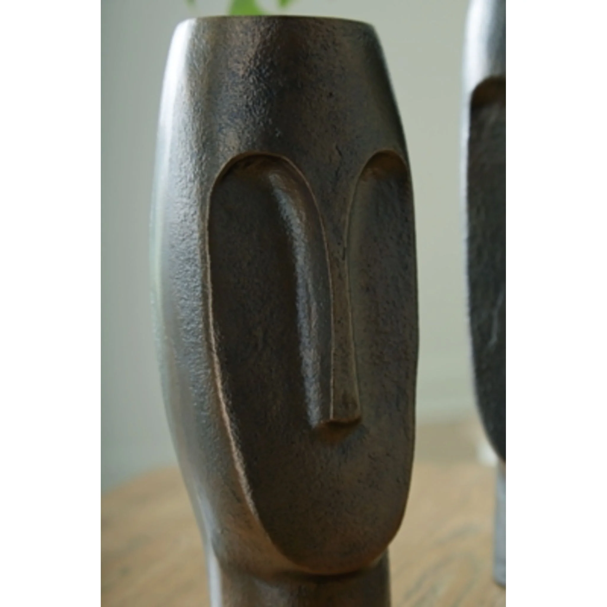Elanman Vase - Image 3