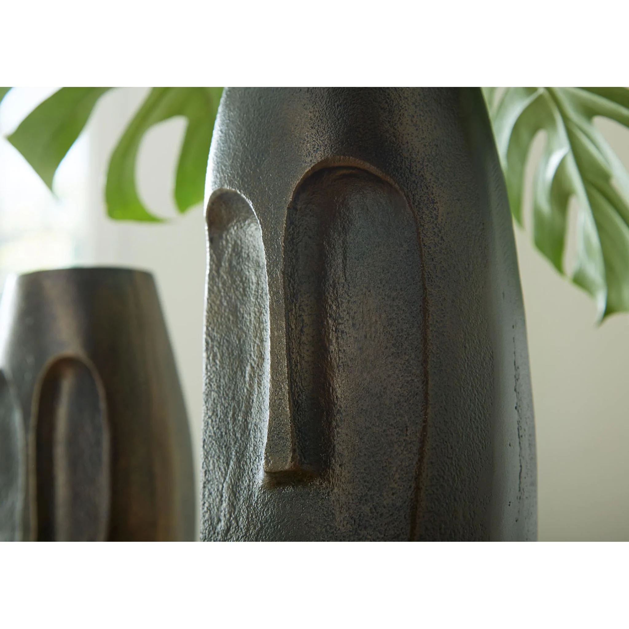 Elanman Vase - Image 3