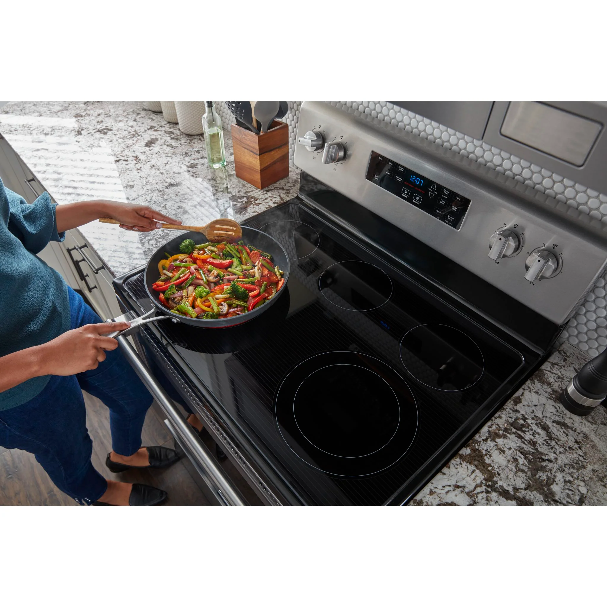 Maytag Electric Range with Air Fryer and Basket - 5.3 cu. ft. (YMER7700LZ) - Image 13