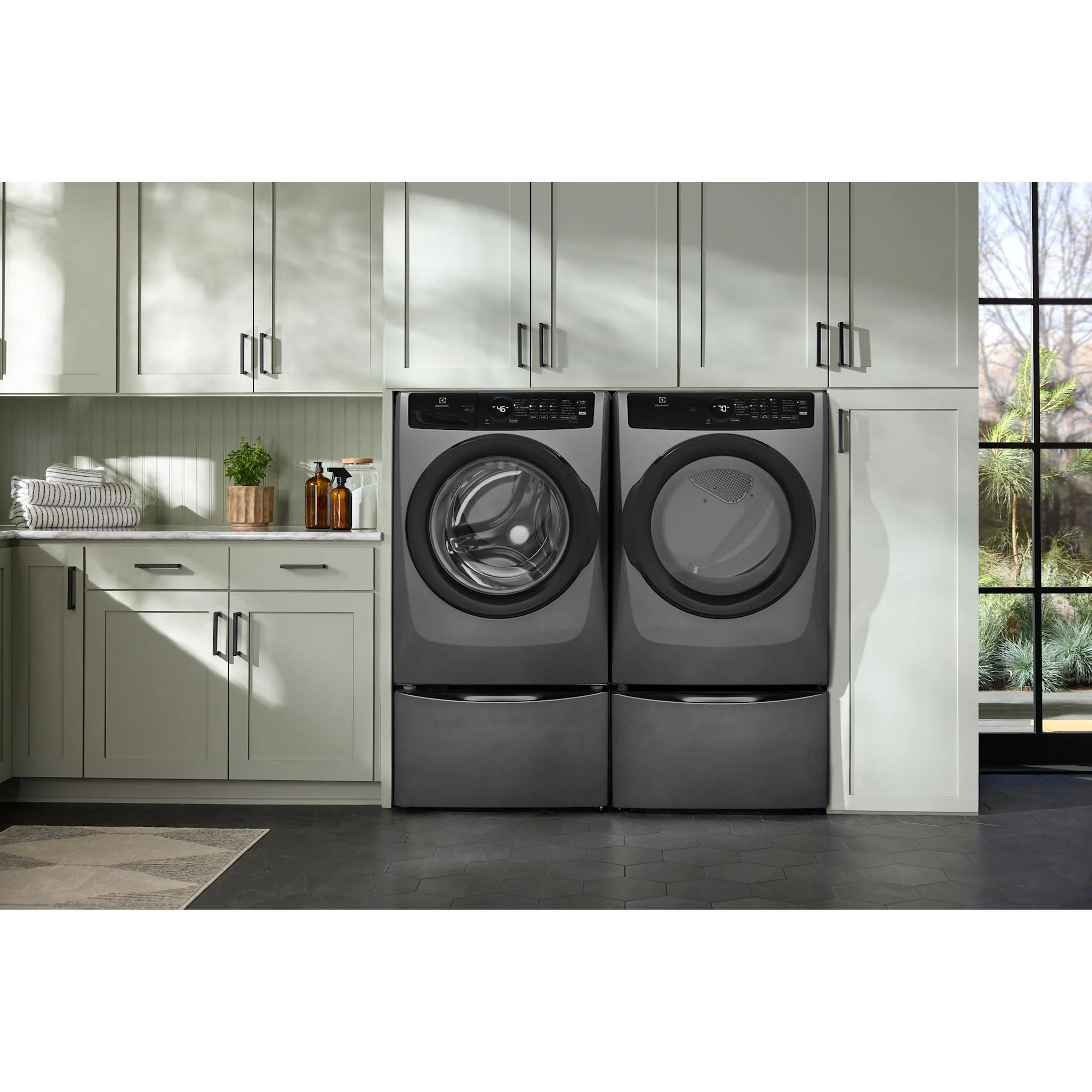 Electrolux Front Load Perfect Steam™ Gas Dryer with Instant Refresh – 8.0 Cu. Ft. - Titanium (ELFG7437AT) - Image 7