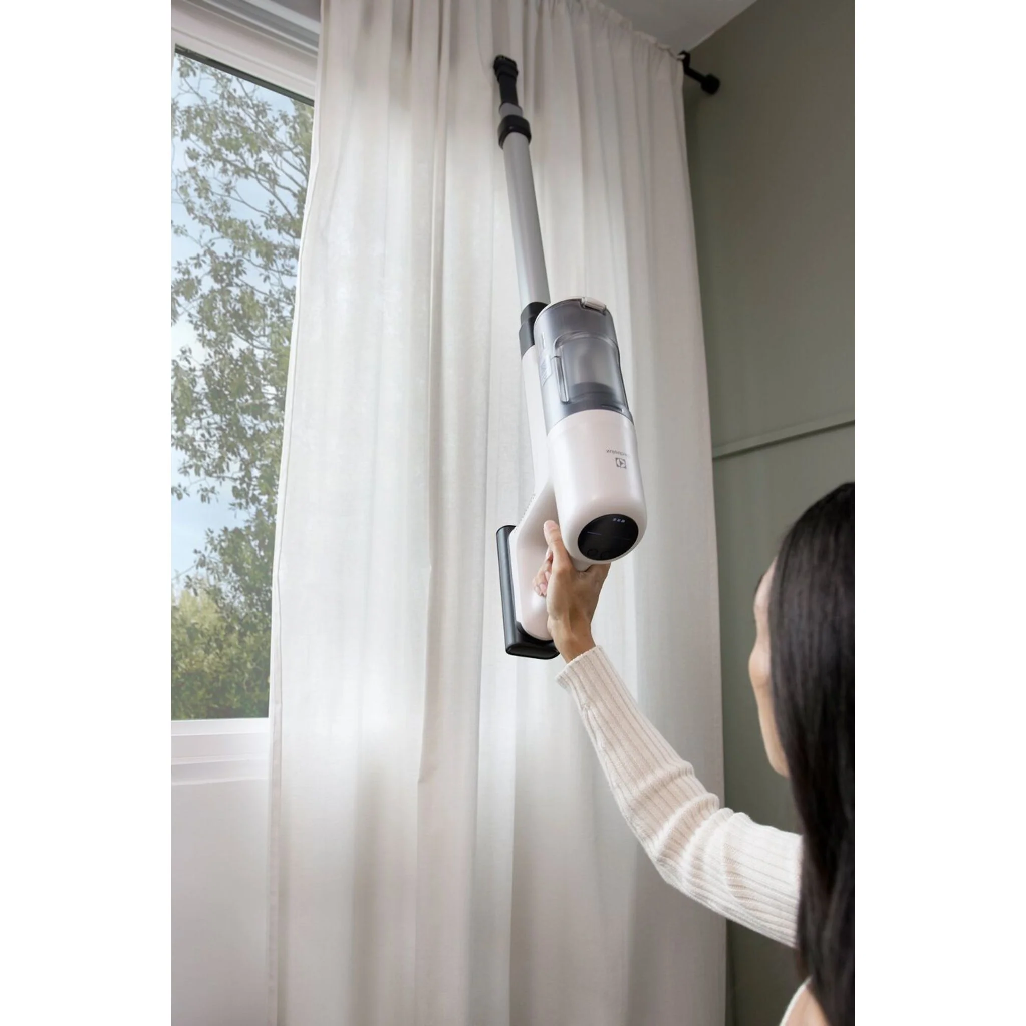 Electrolux Ultimate600™ Complete Home Vacuum - White (EHVS65W1AW) - Image 11