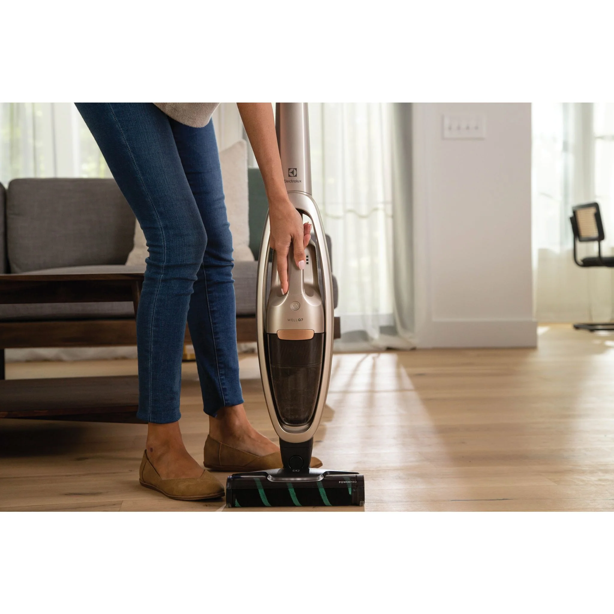 Electrolux WellQ7™ Hard Floor Vacuum - Gold ( EHVS35H2AQ ) - Image 4