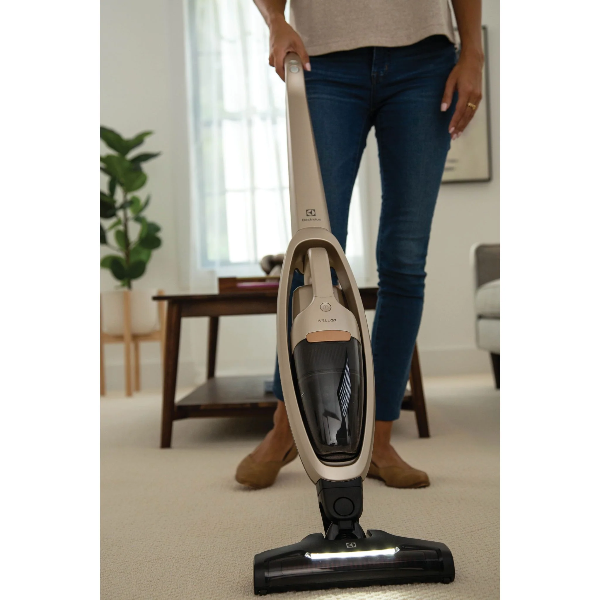 Electrolux WellQ7™ Hard Floor Vacuum - Gold ( EHVS35H2AQ ) - Image 9