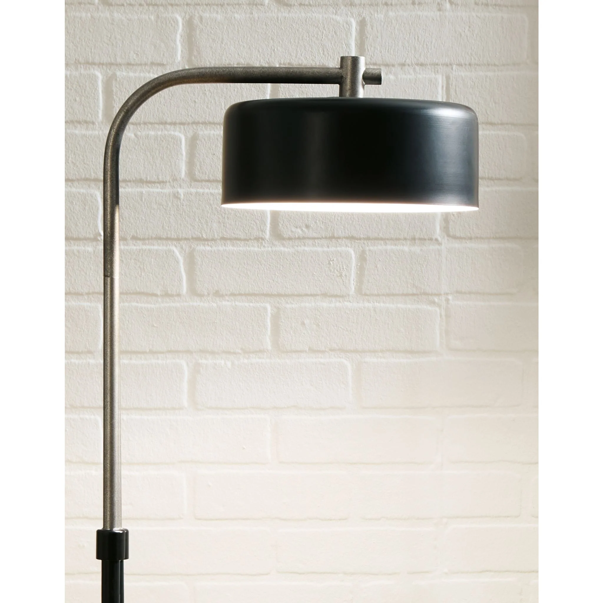 Eliridge Floor Lamp - Image 4