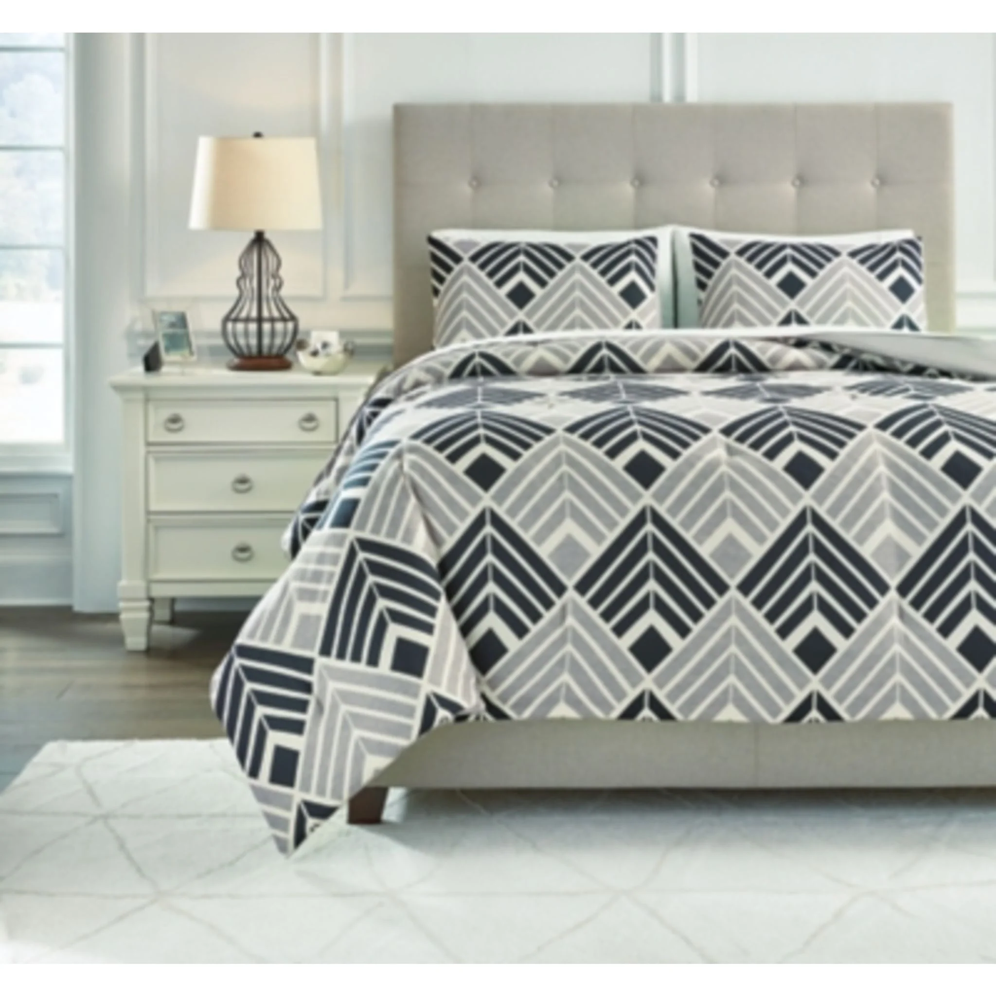 Ellowyn Queen Comforter Set - Image 2