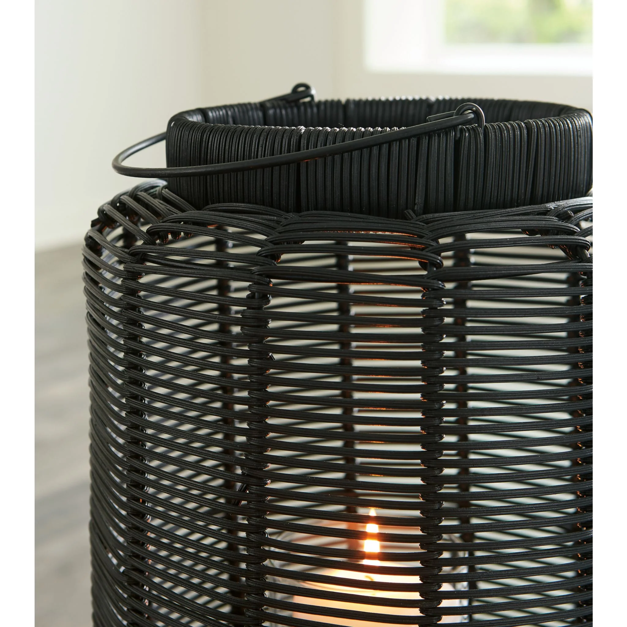 Evonne LANTERN - Image 4