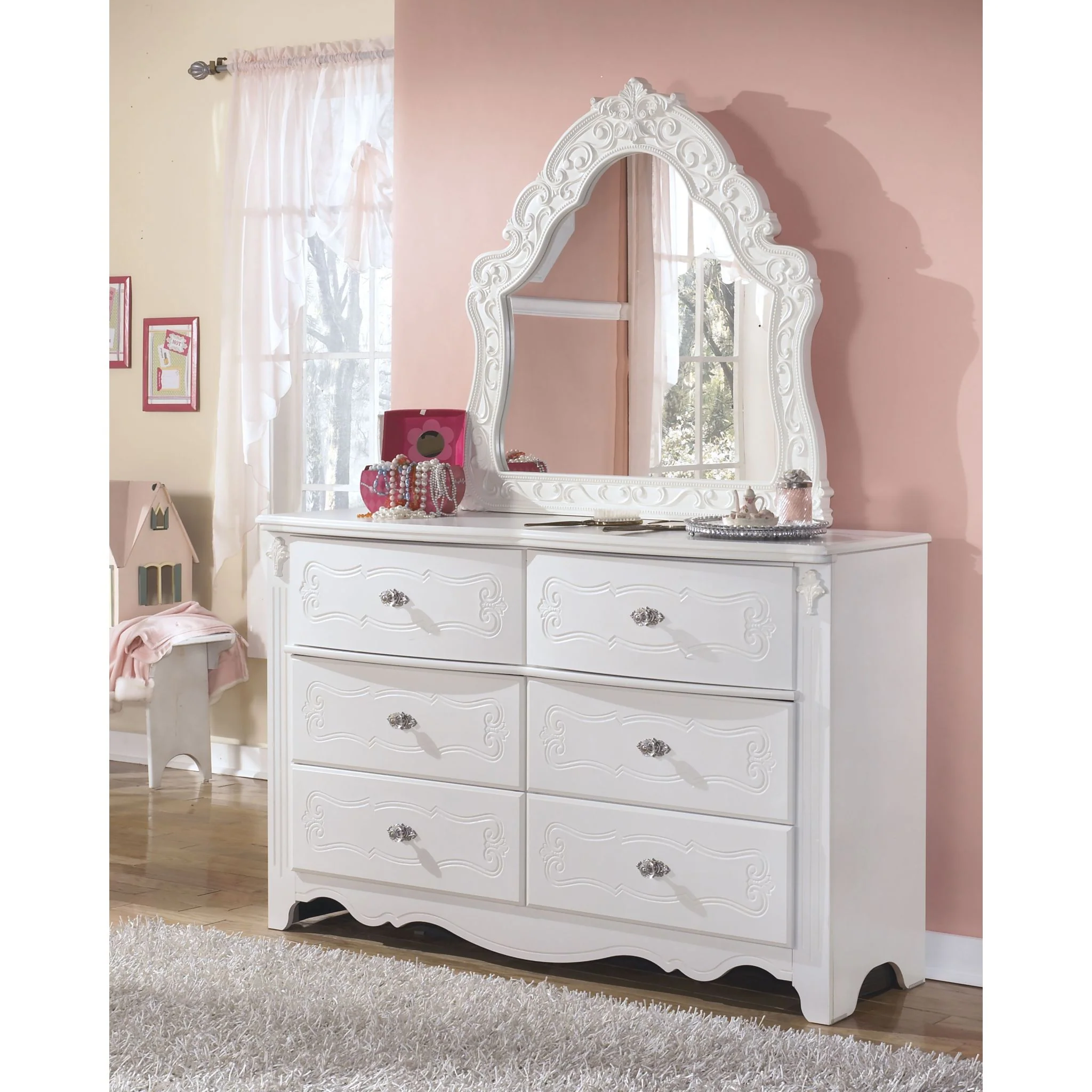 Exquisite Dresser and Mirror - Image 2