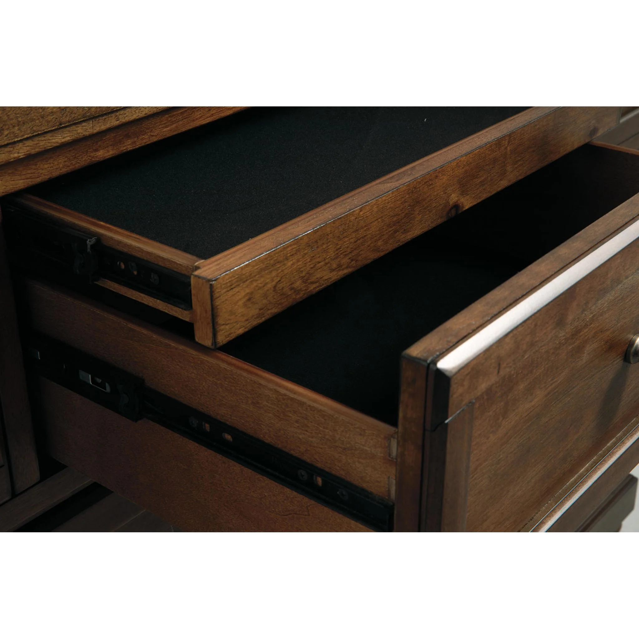 Flynnter 5 Piece Panel Bedroom - Image 12