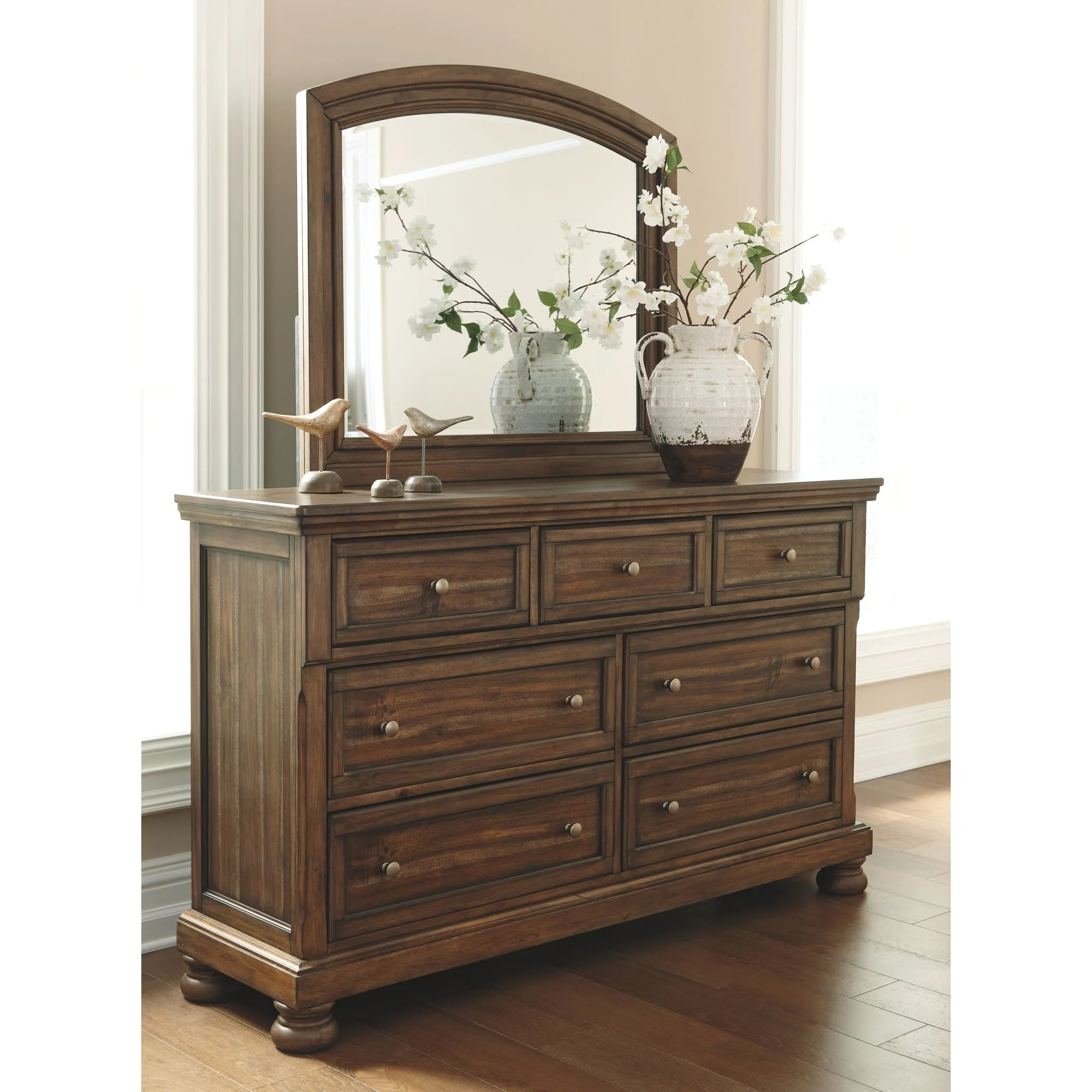 Flynnter 5 Piece Panel Bedroom - Image 18