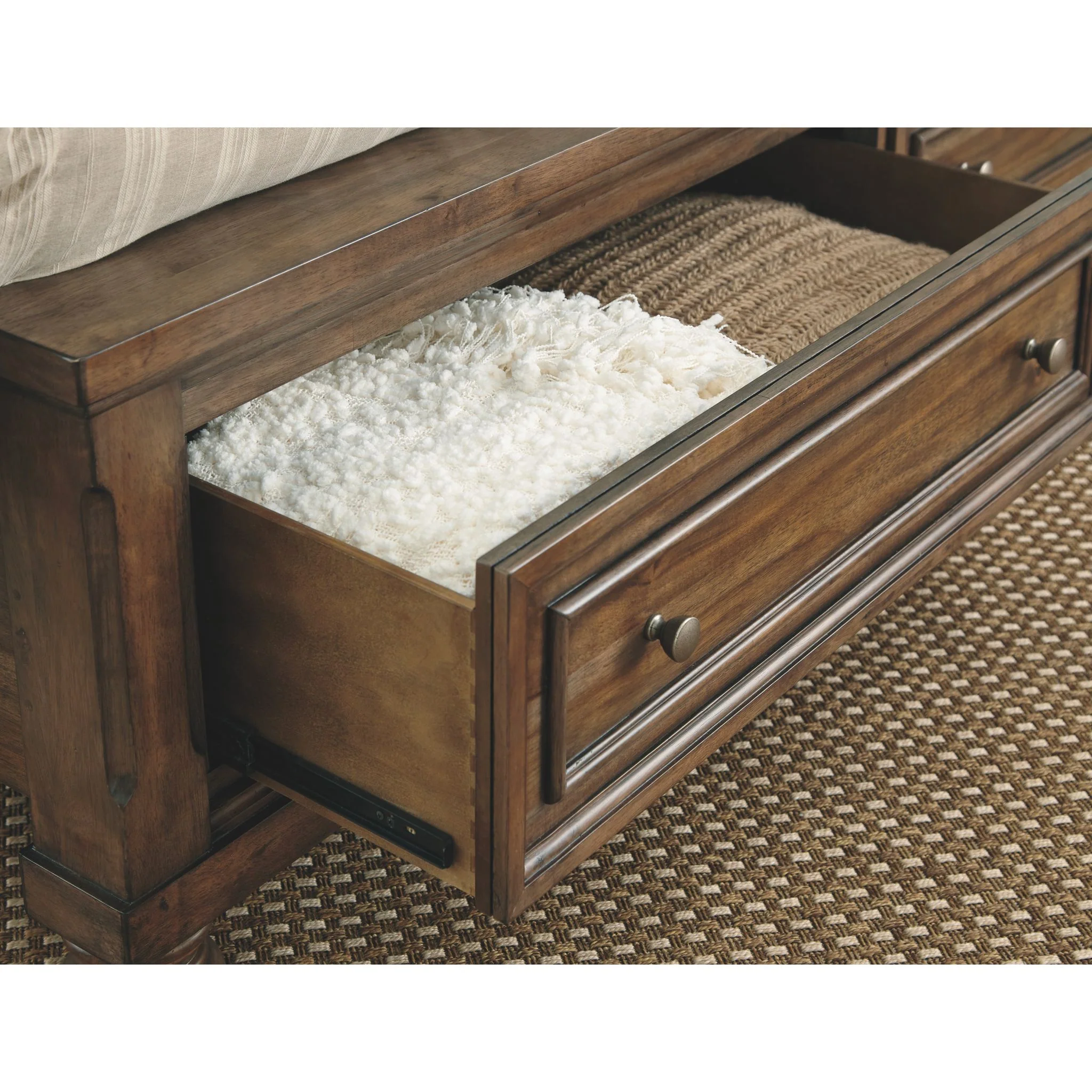 Flynnter 5 Piece Storage Bedroom - Image 6