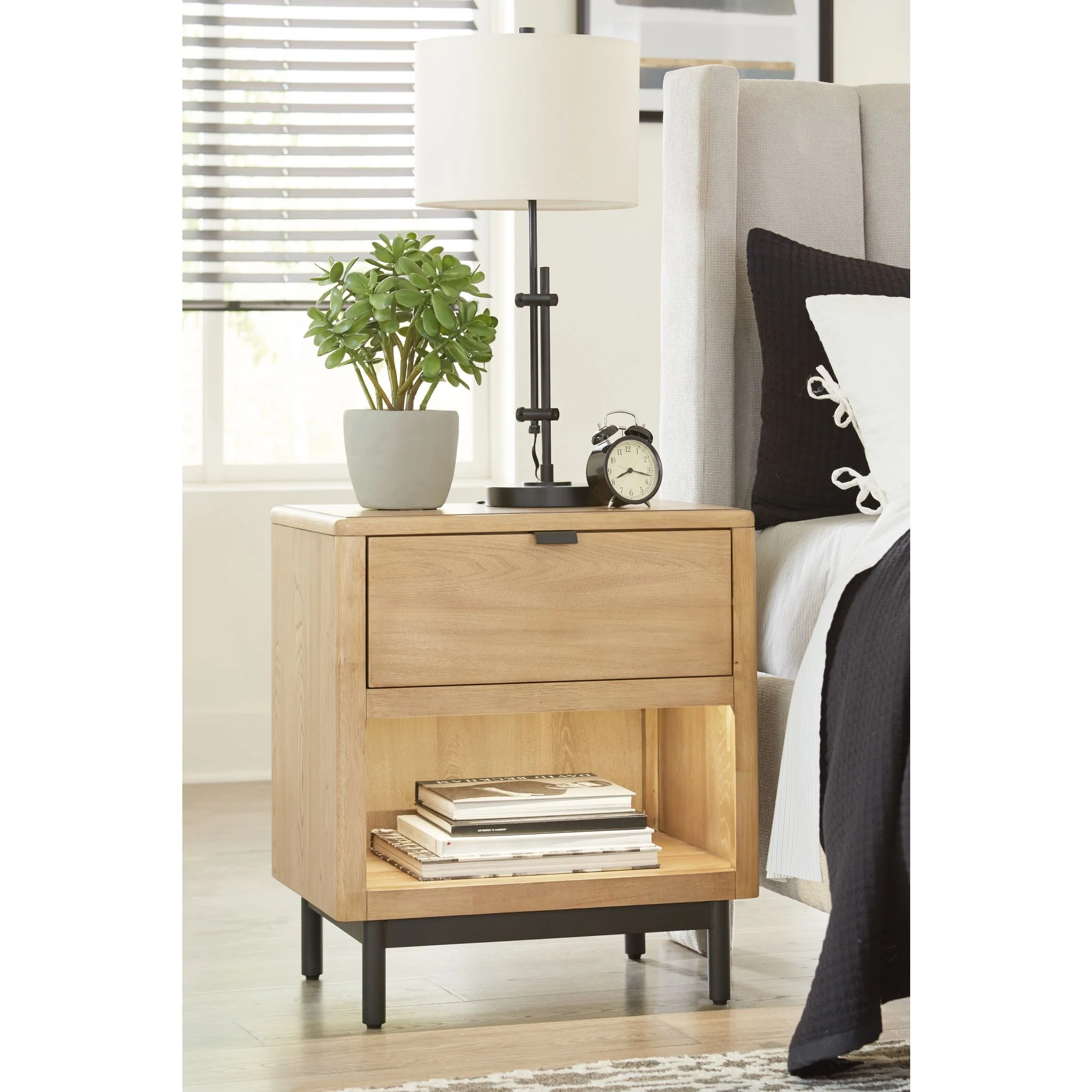 Freslowe-EXCLUSIVE Nightstand - Image 2