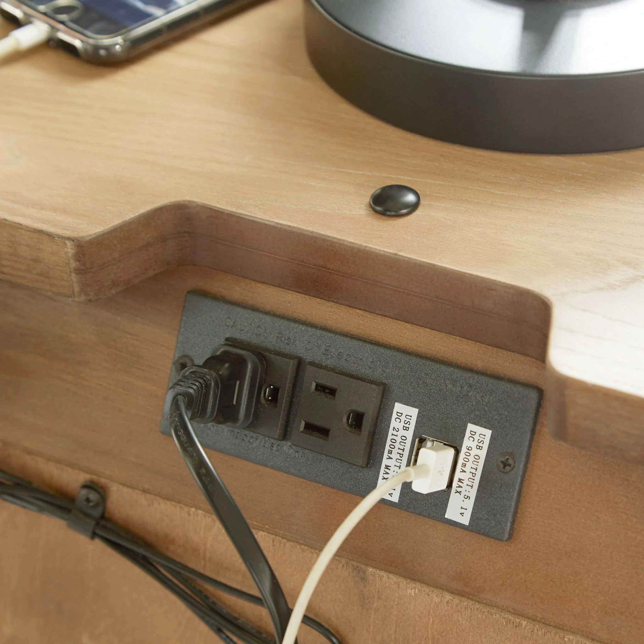 Freslowe-EXCLUSIVE Nightstand - Image 6