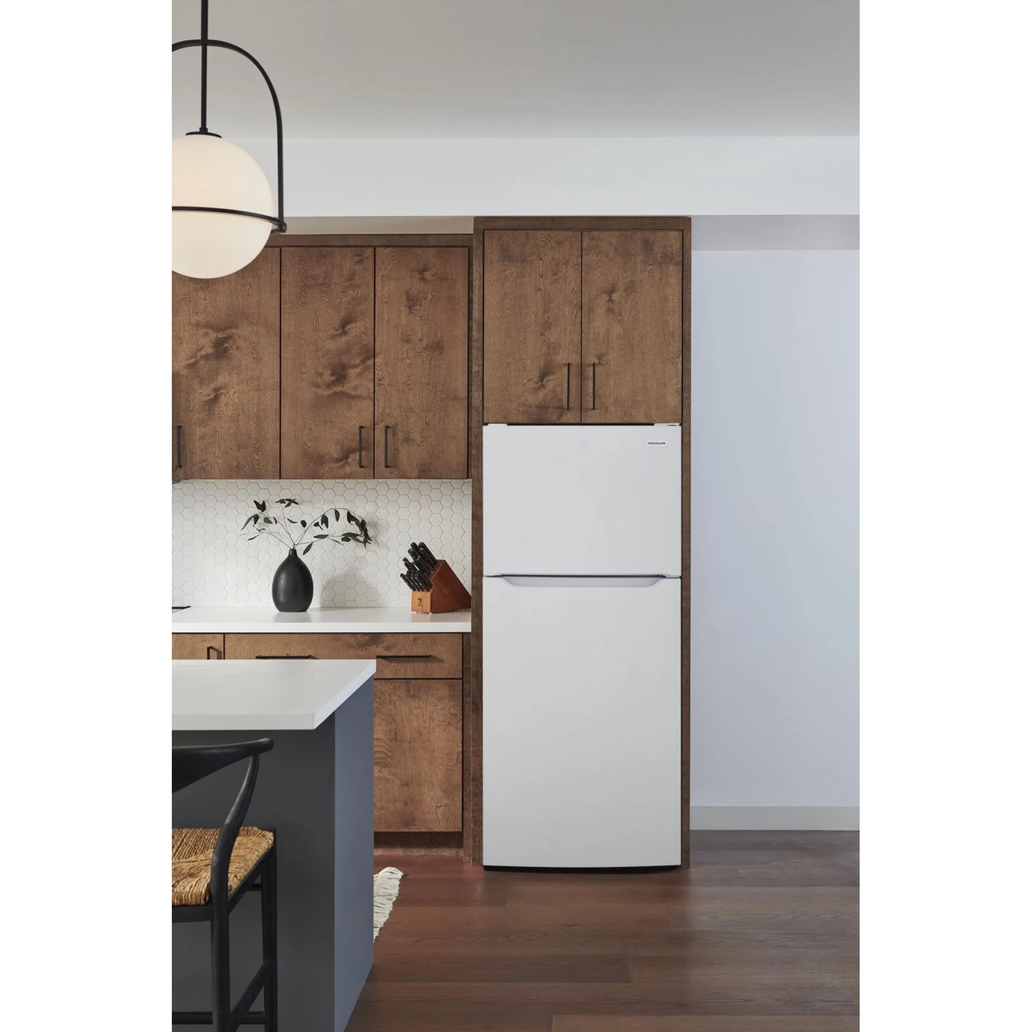 Frigidaire 18 Cu. Ft. Garage Ready Top Freezer Refrigerator - White ( FRTE1835AW ) - Image 8