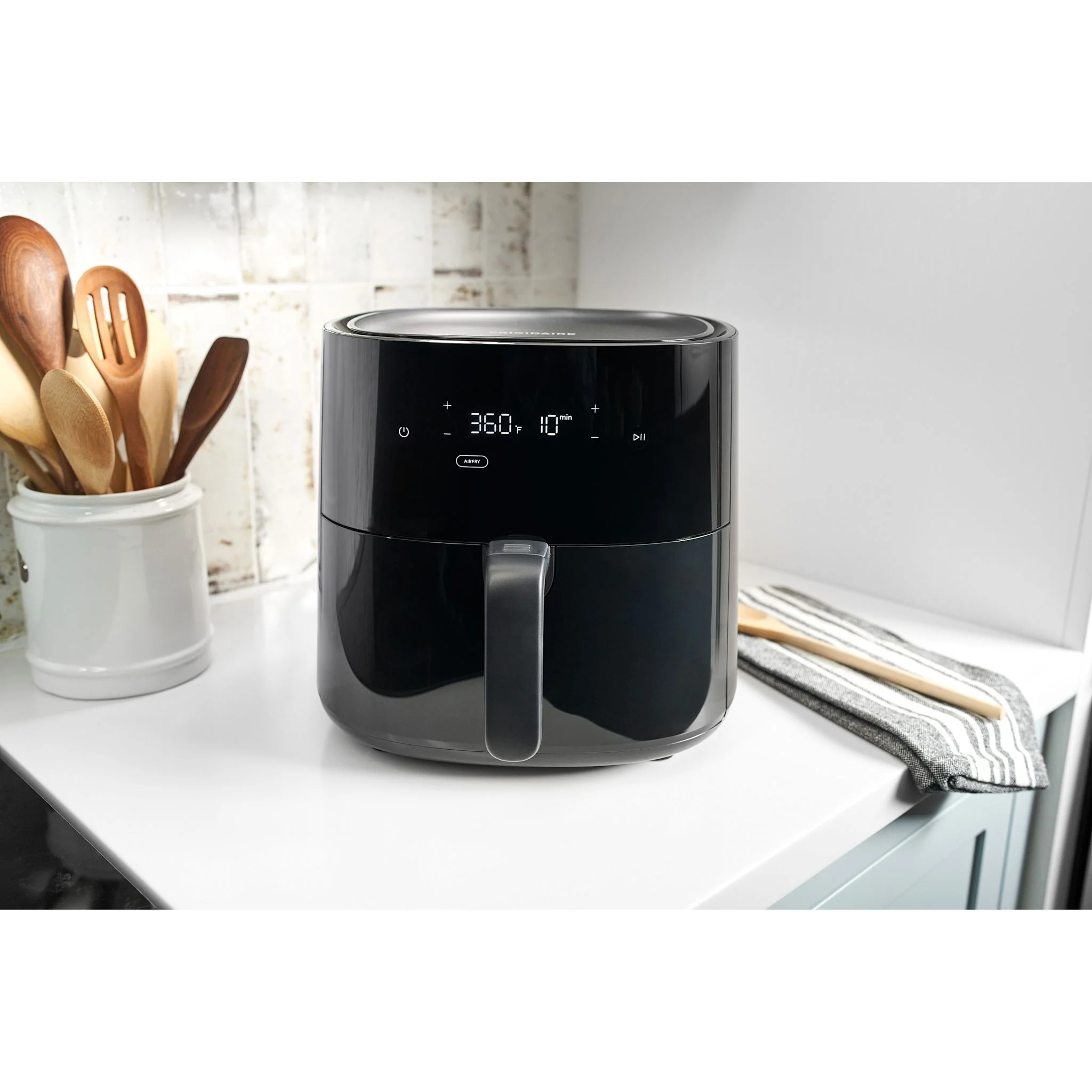 Frigidaire 3-in-1 5.3 Quart Air Fryer - Black ( FRAFM100B ) - Image 8