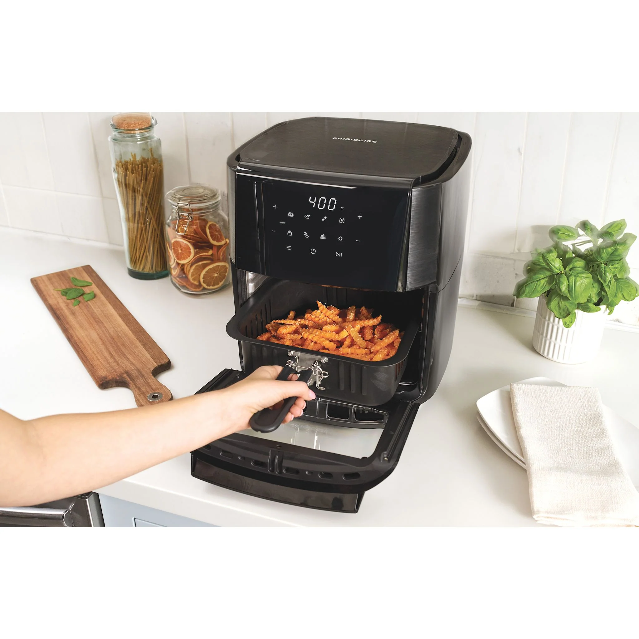 Frigidaire 5-in-1 Air Fryer Combo Oven - Black ( FRCO100B ) - Image 10