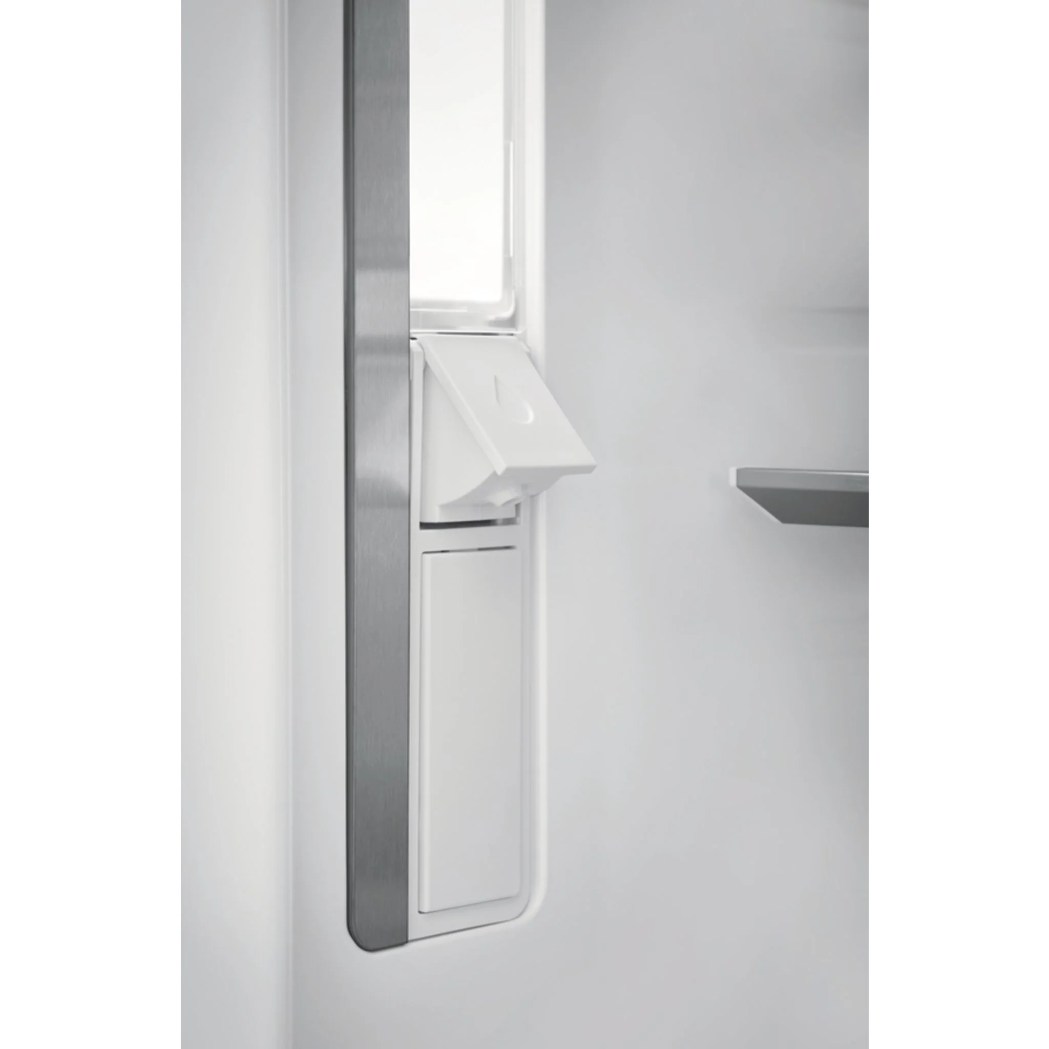Frigidaire Professional 19 Cu. Ft. Single-Door Refrigerator - Stainless Steel ( FPRU19F8WF ) - Image 6