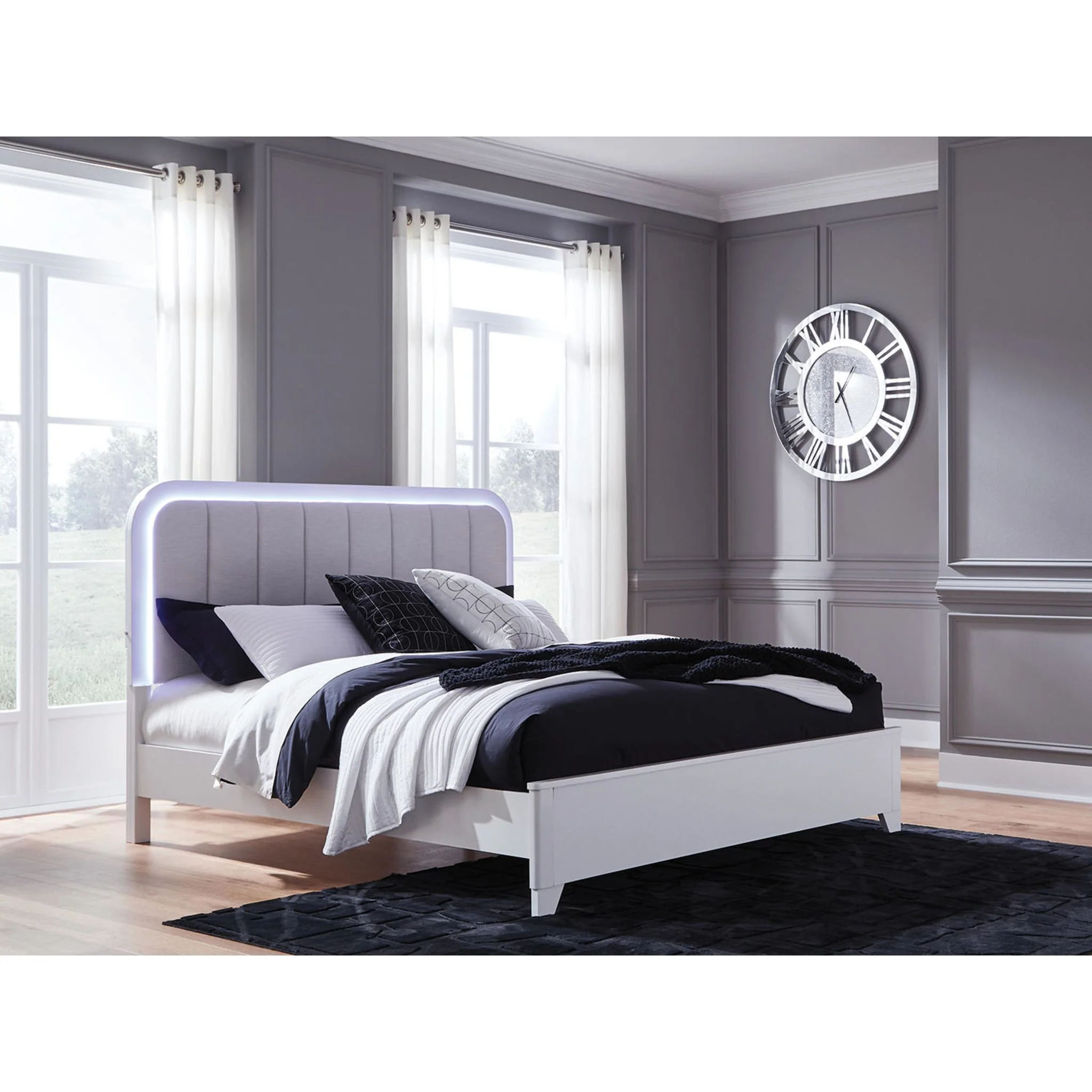 Frostlyn King Panel Bed - Image 3