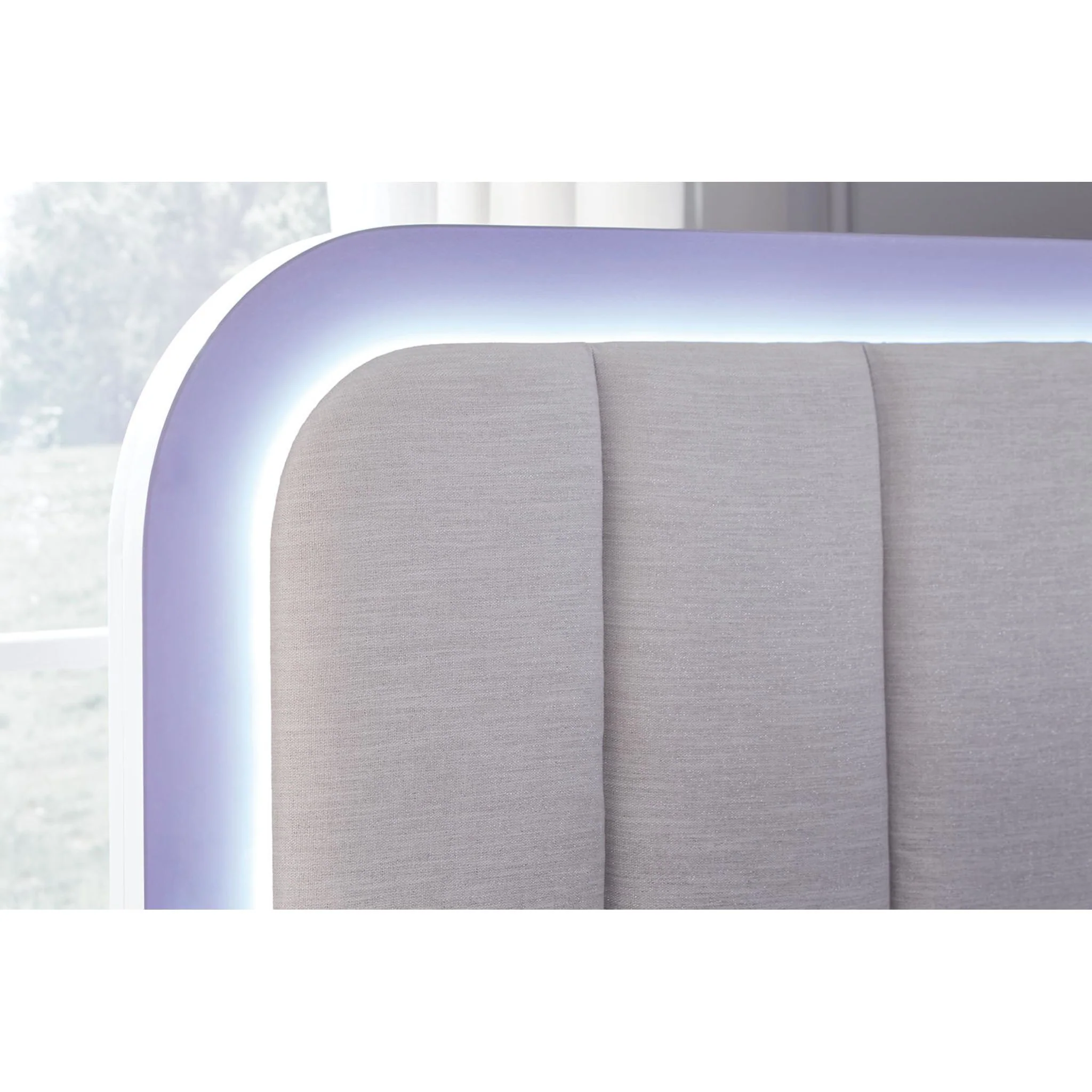 Frostlyn King Panel Bed - Image 8