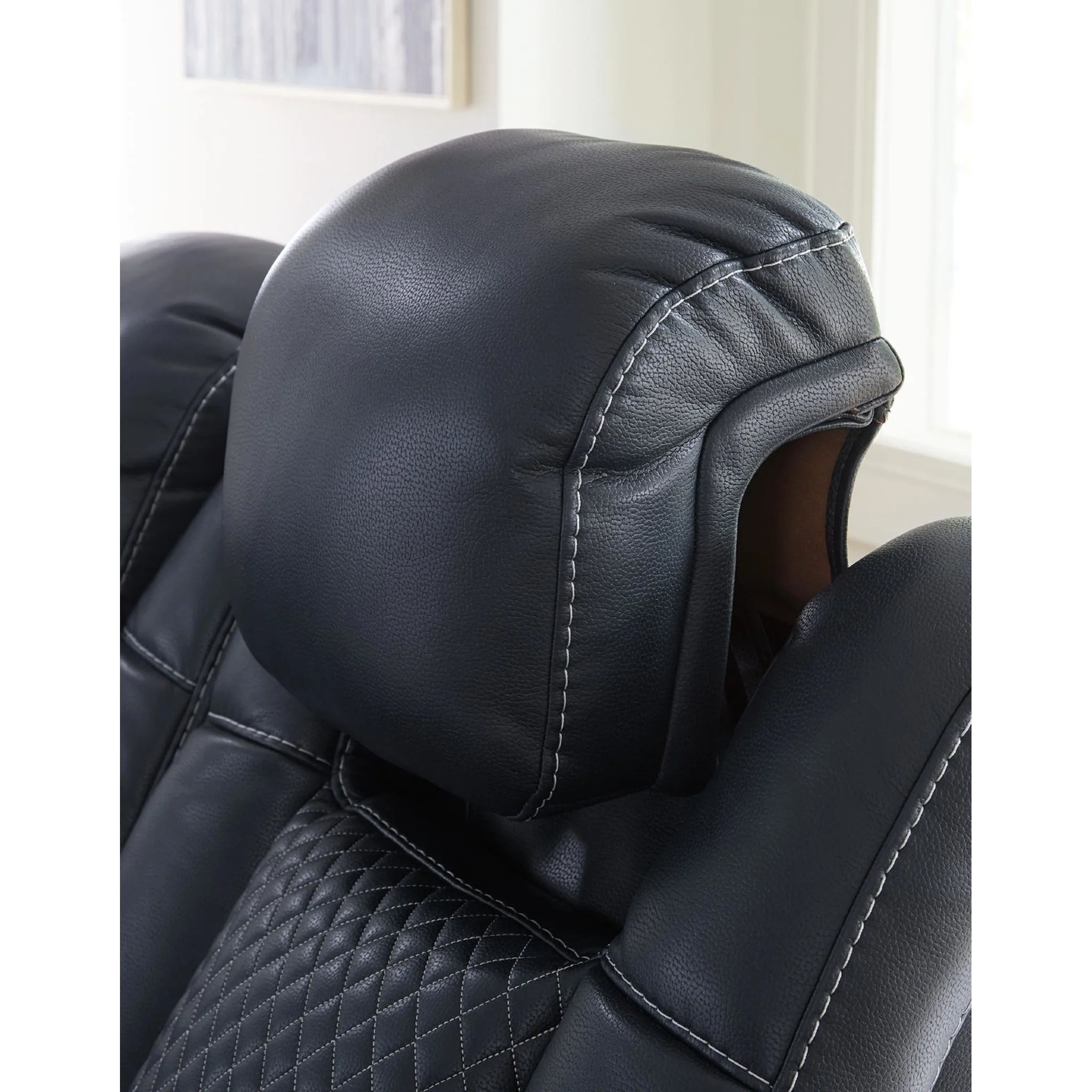 Fyne-Dyme Power Recliner - Image 10