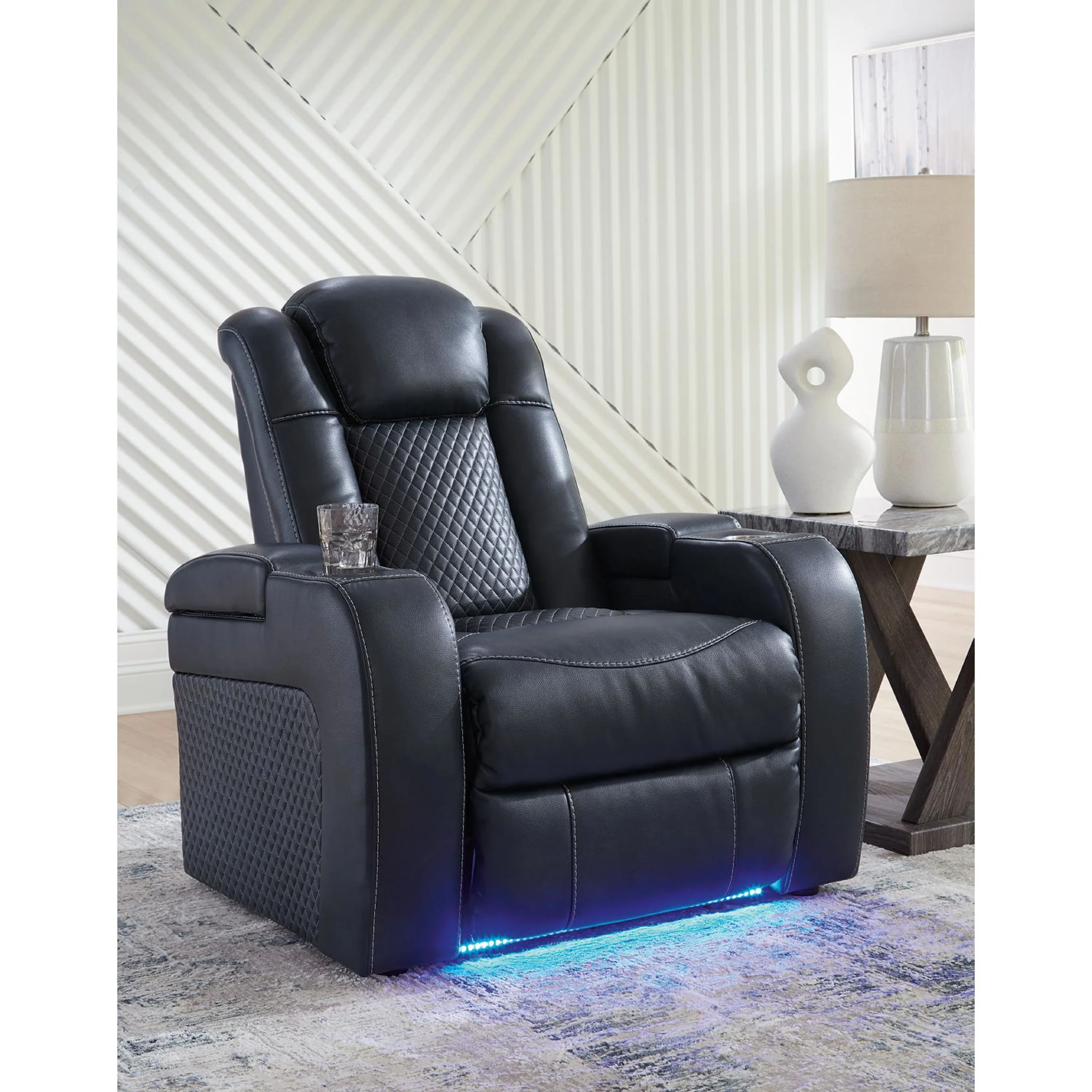 Fyne-Dyme Power Recliner - Image 3