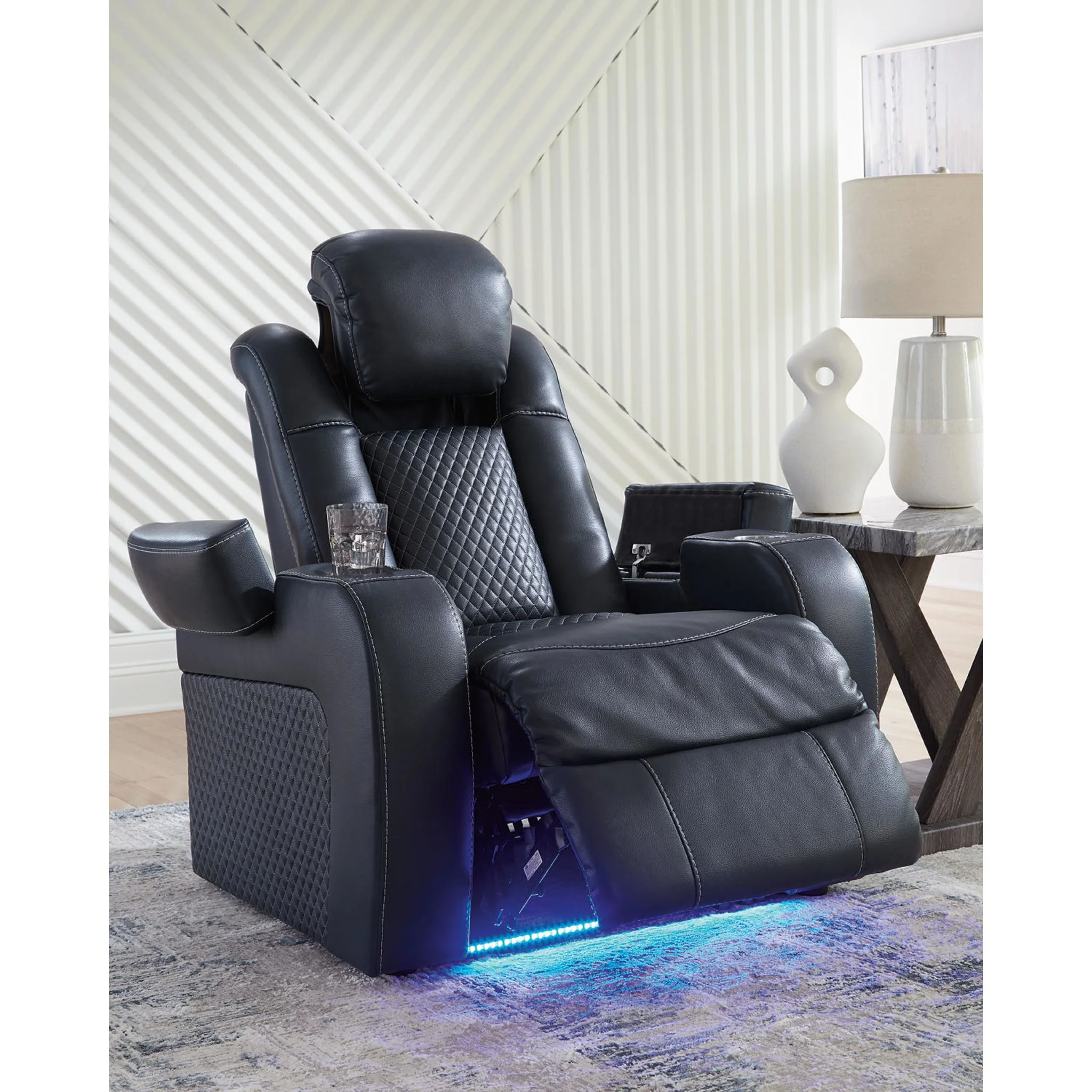 Fyne-Dyme Power Recliner - Image 8