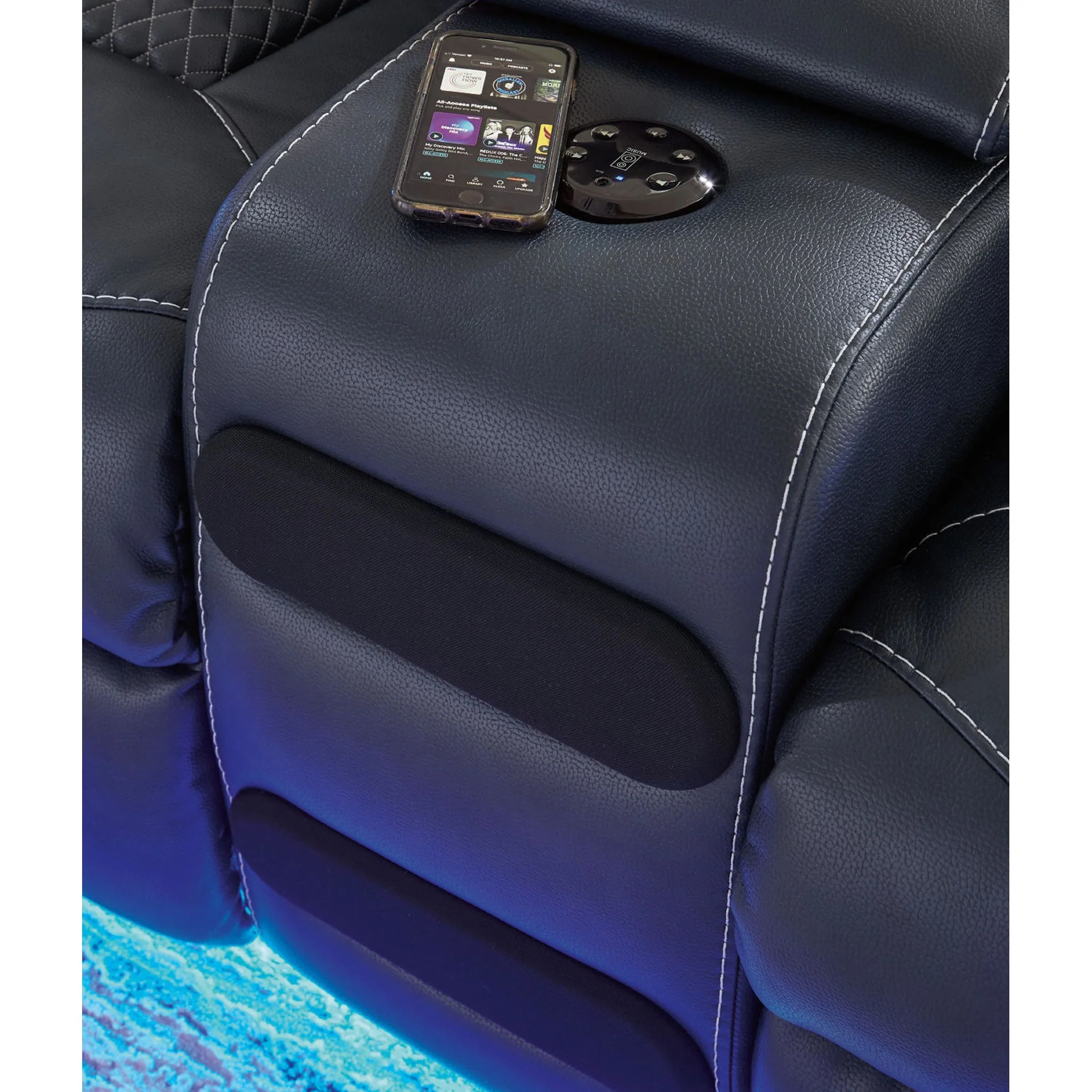 Fyne-Dyme Power Reclining Loveseat with Console - Image 9