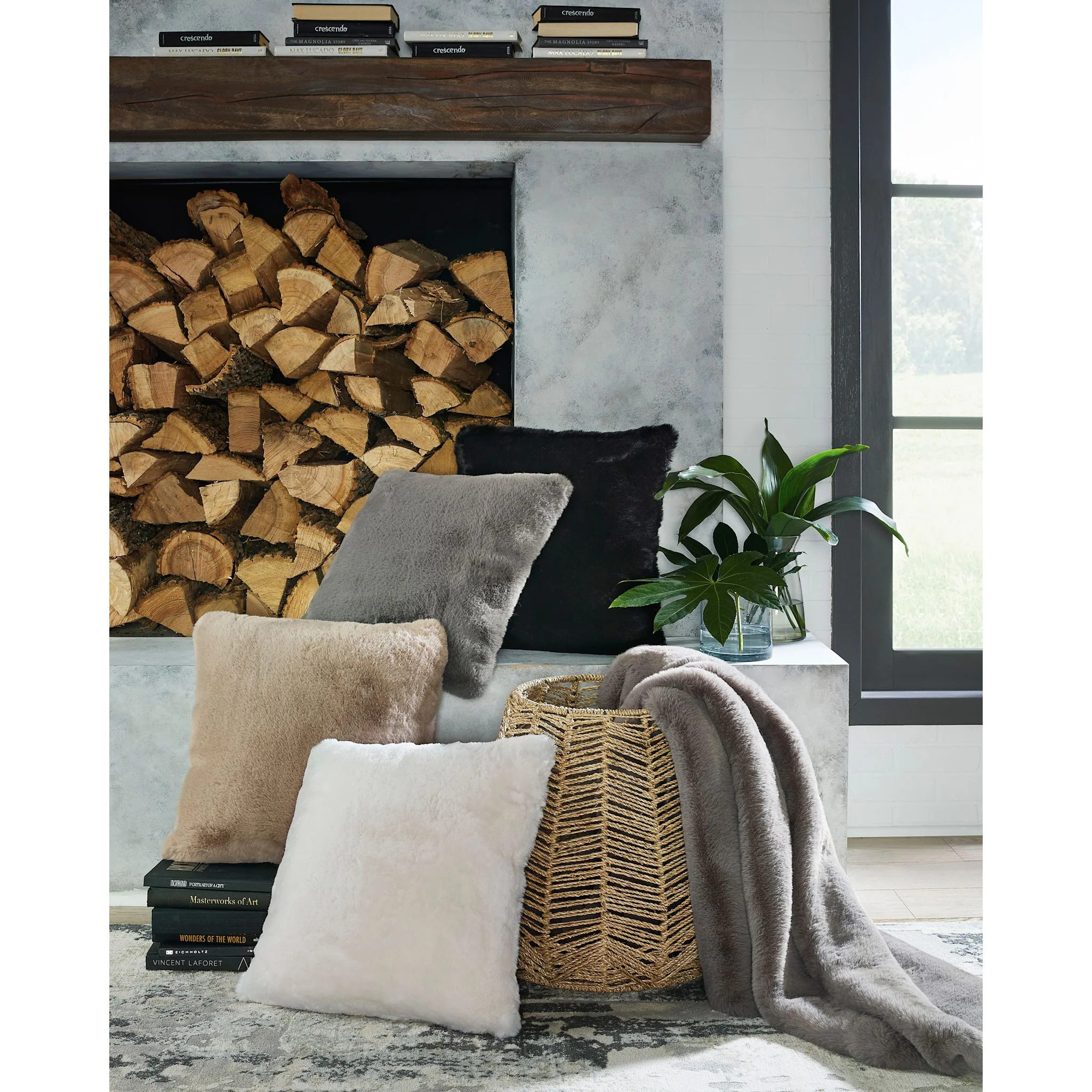 Gariland Accent Pillow - Image 15