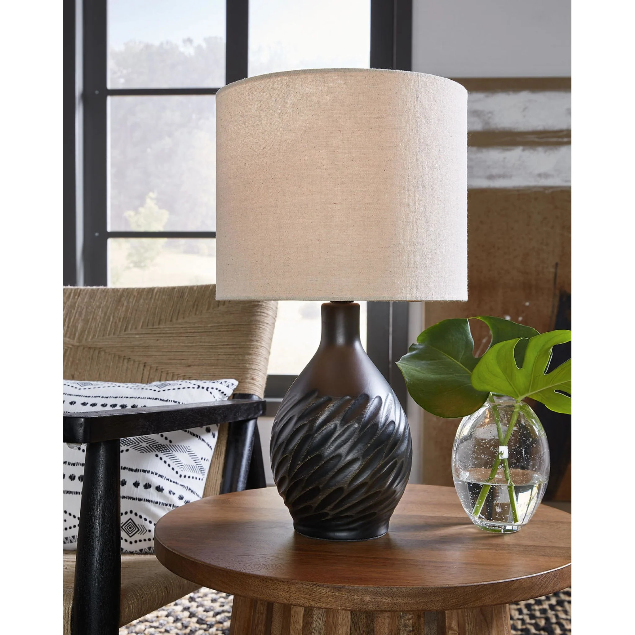 Garinton Table Lamp - Image 2