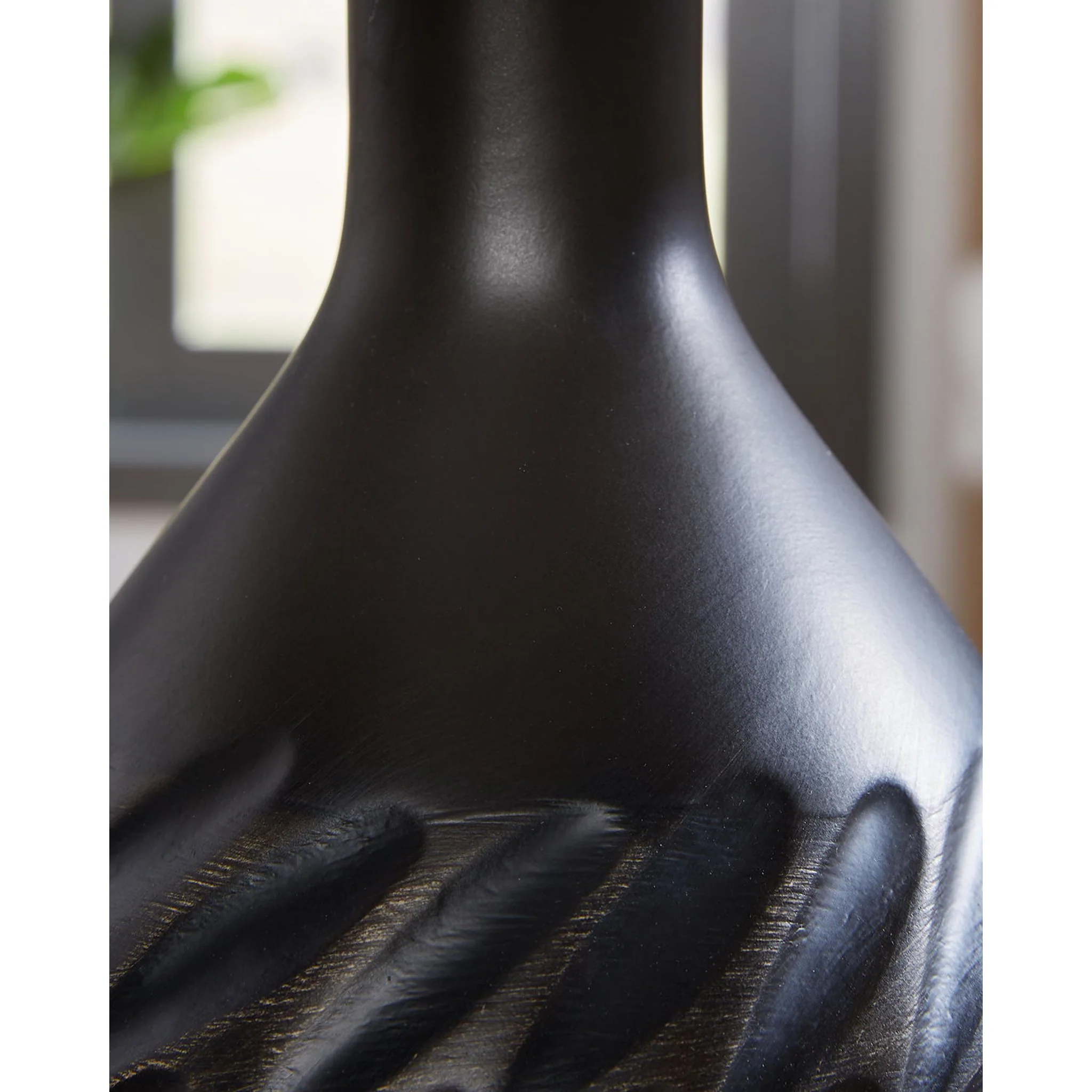 Garinton Table Lamp - Image 5