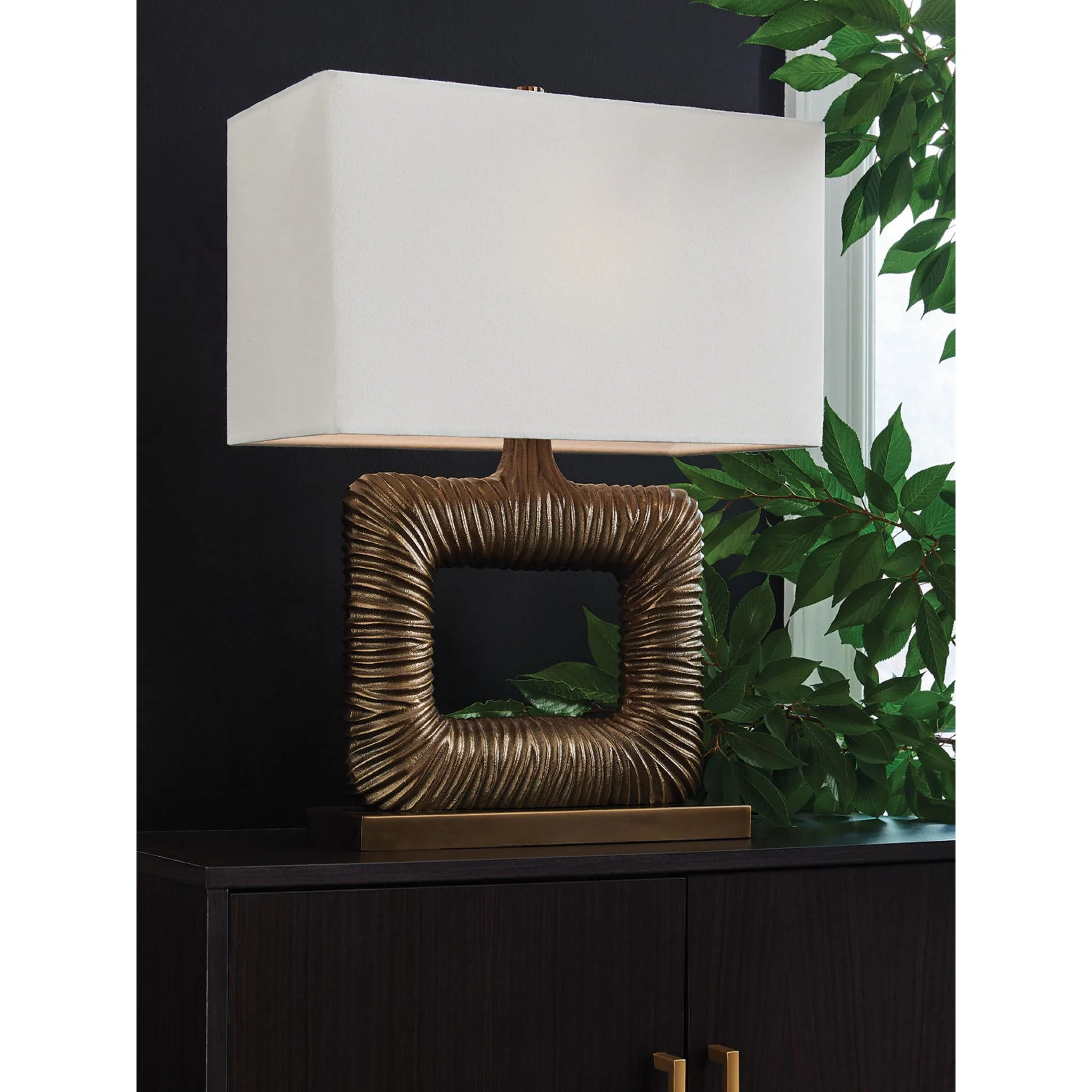 Garronby Table Lamp - Image 3