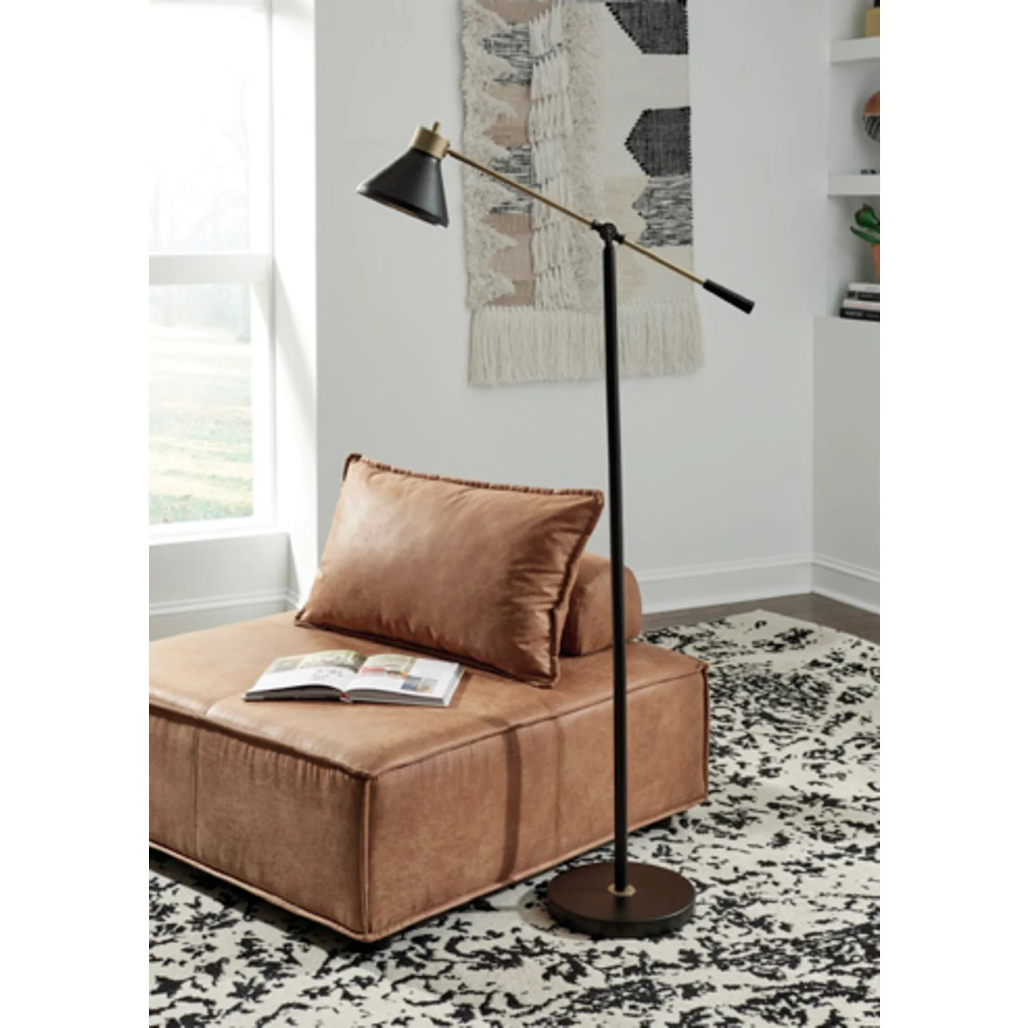 Garville Floor Lamp - Image 3
