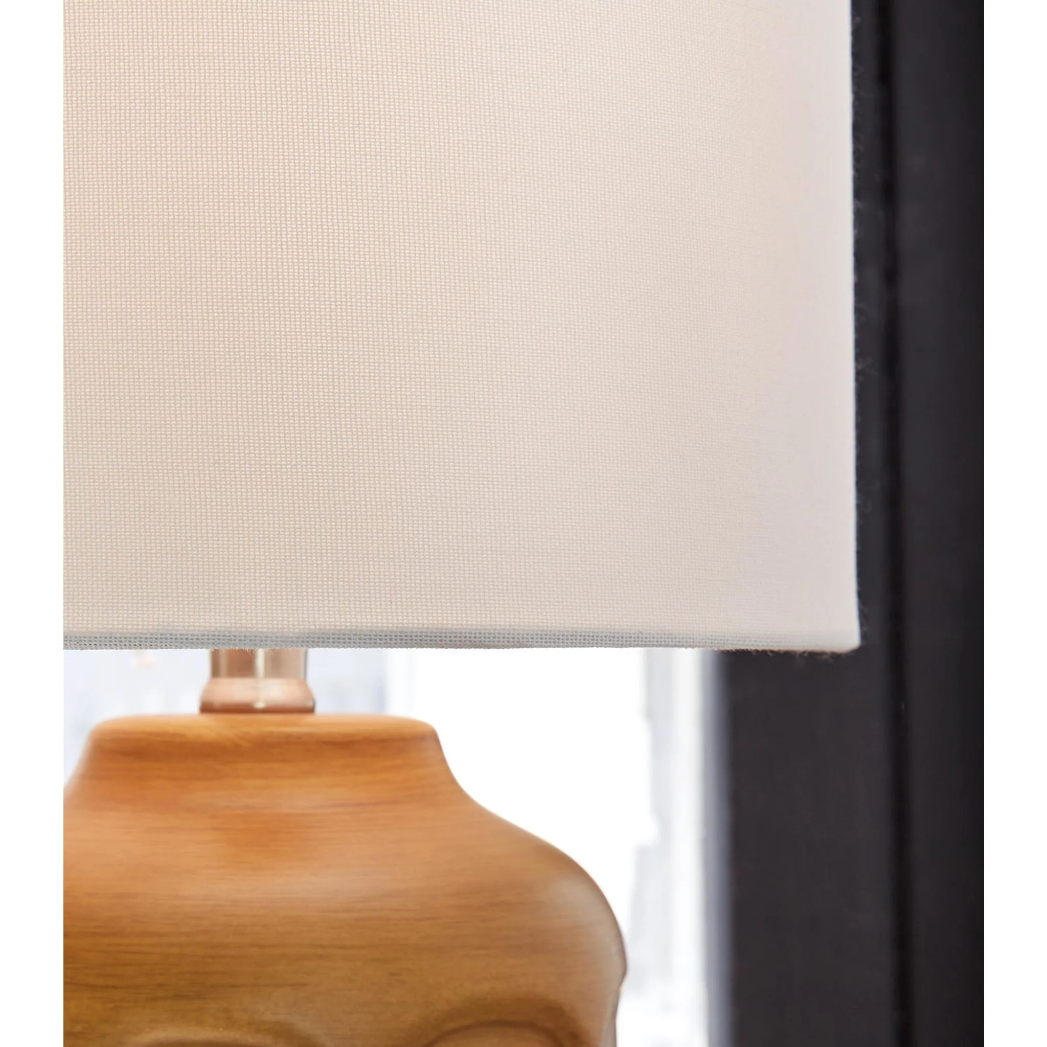 Gierburg Table Lamp - Image 9