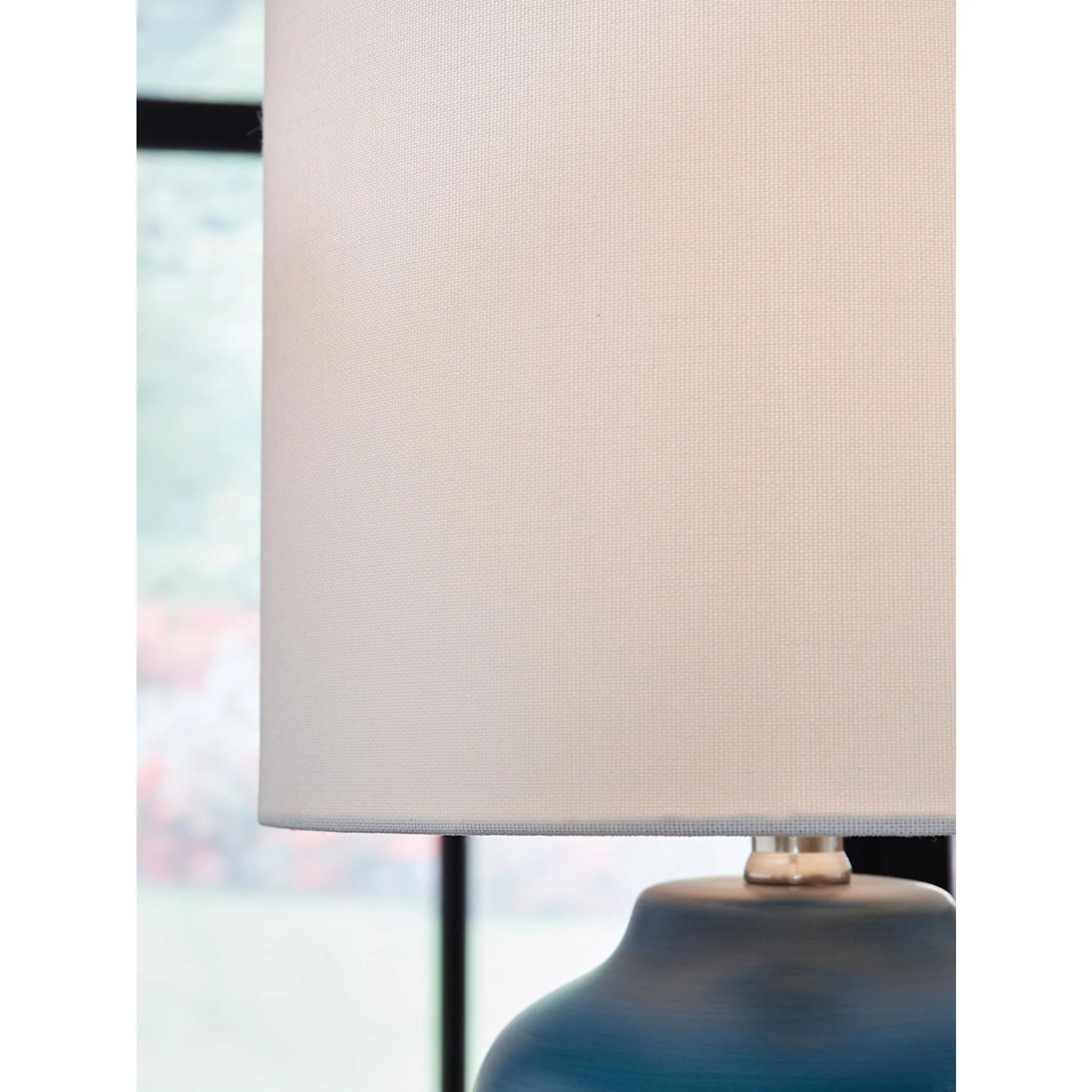 Gierburg Table Lamp - Image 9