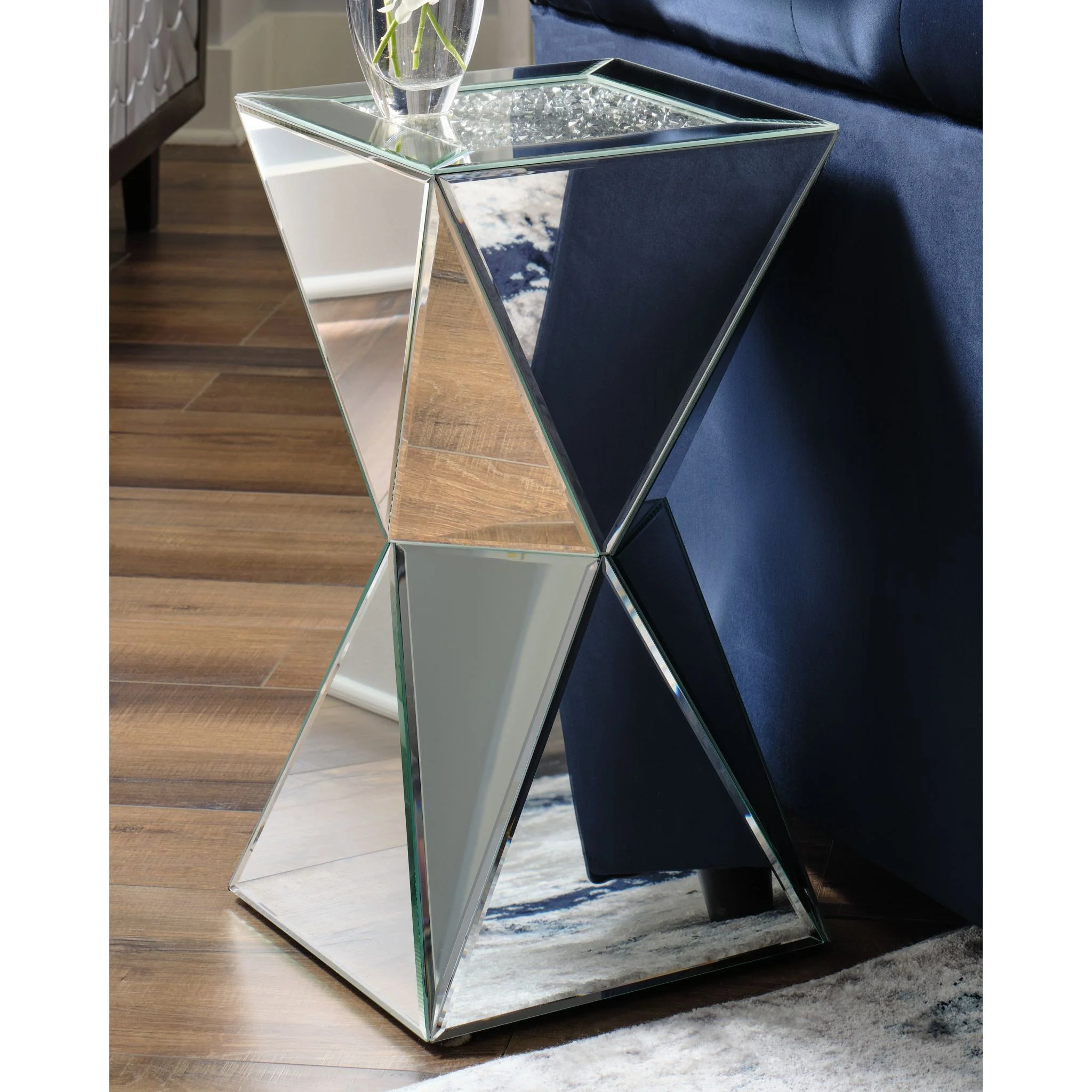 Gillrock Accent Table - Image 2