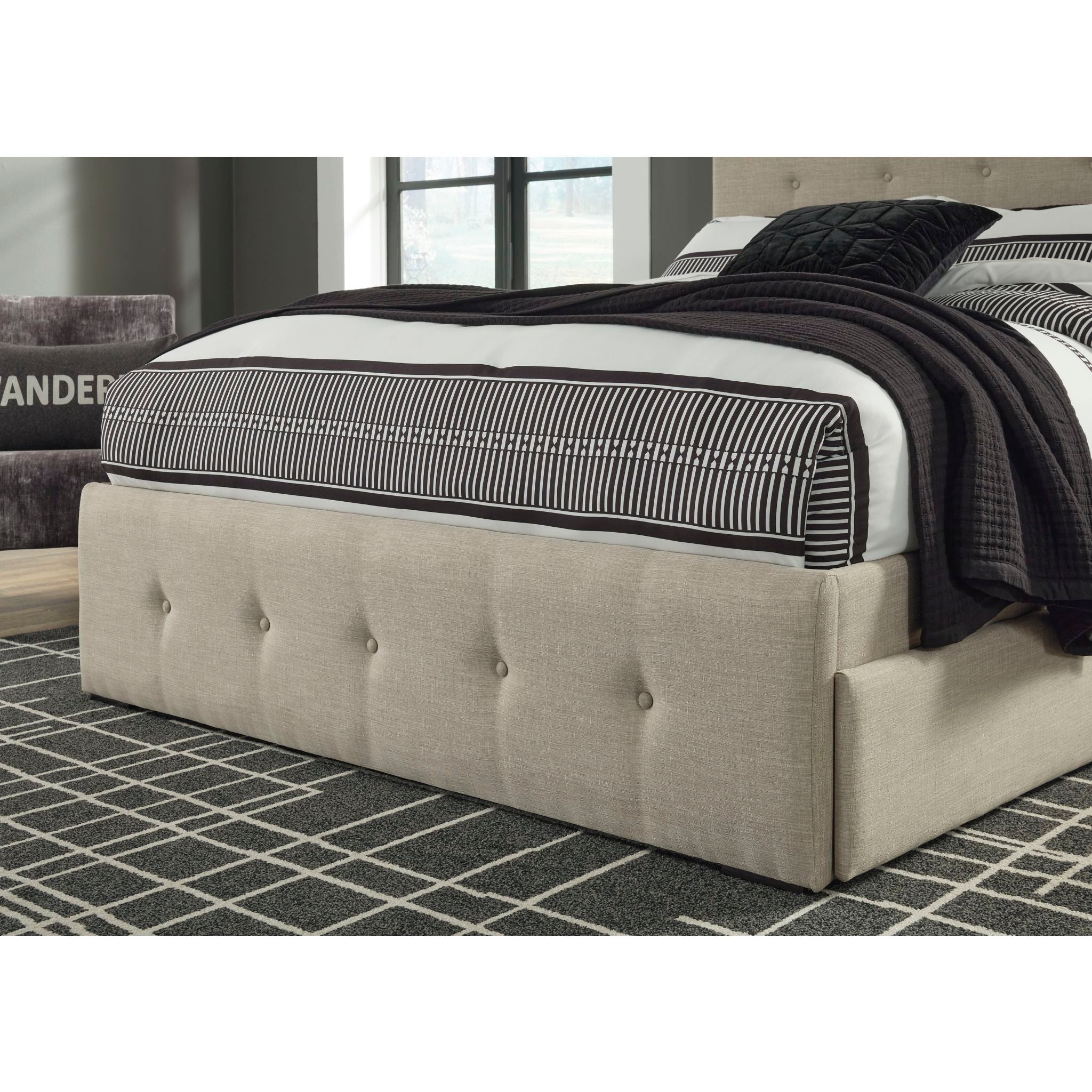 Gladdinson Queen Upholstered Bed - Image 4